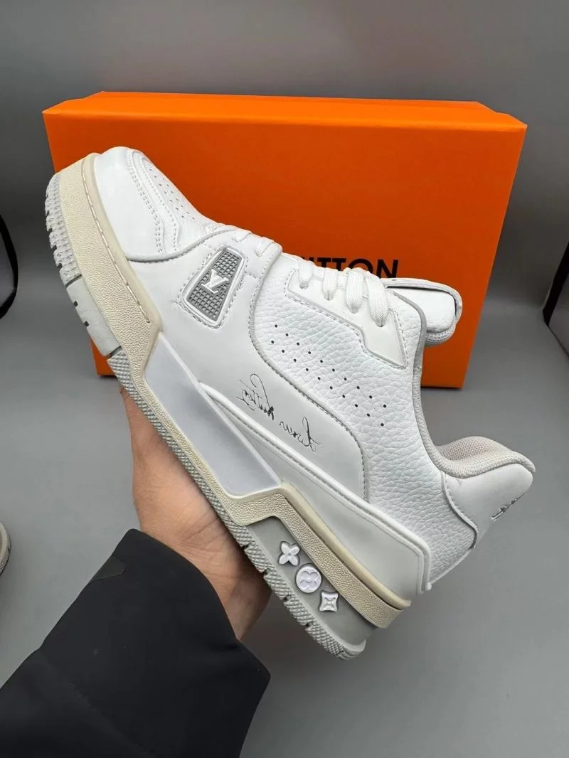 EyeCatching Louis Vuitton Trainer Sneaker 31448