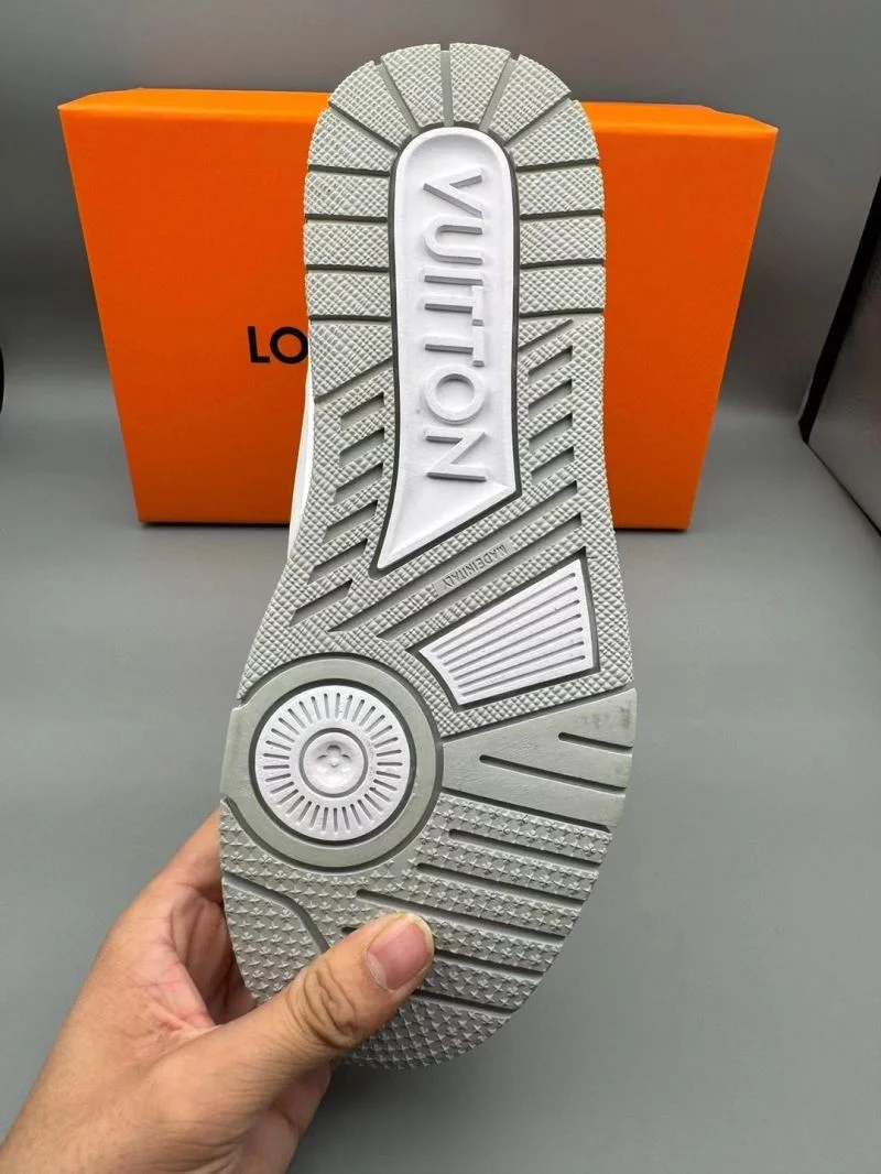 EyeCatching Louis Vuitton Trainer Sneaker 31448