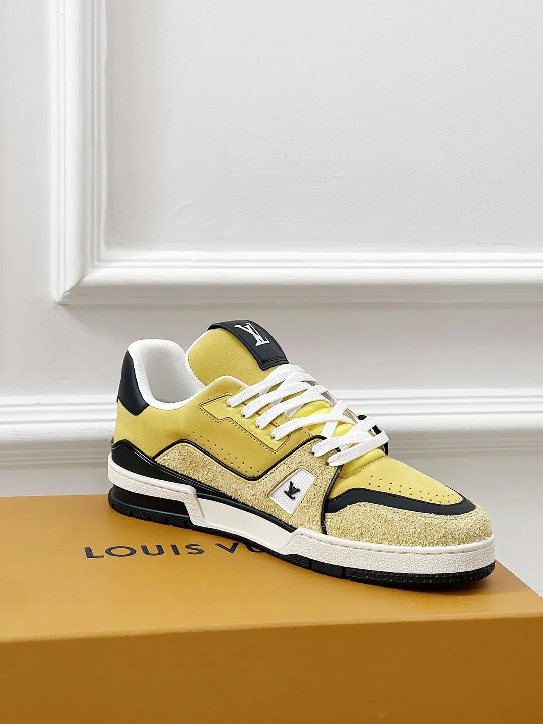 Louis Vuitton Trainer Sneaker Breathable 31464
