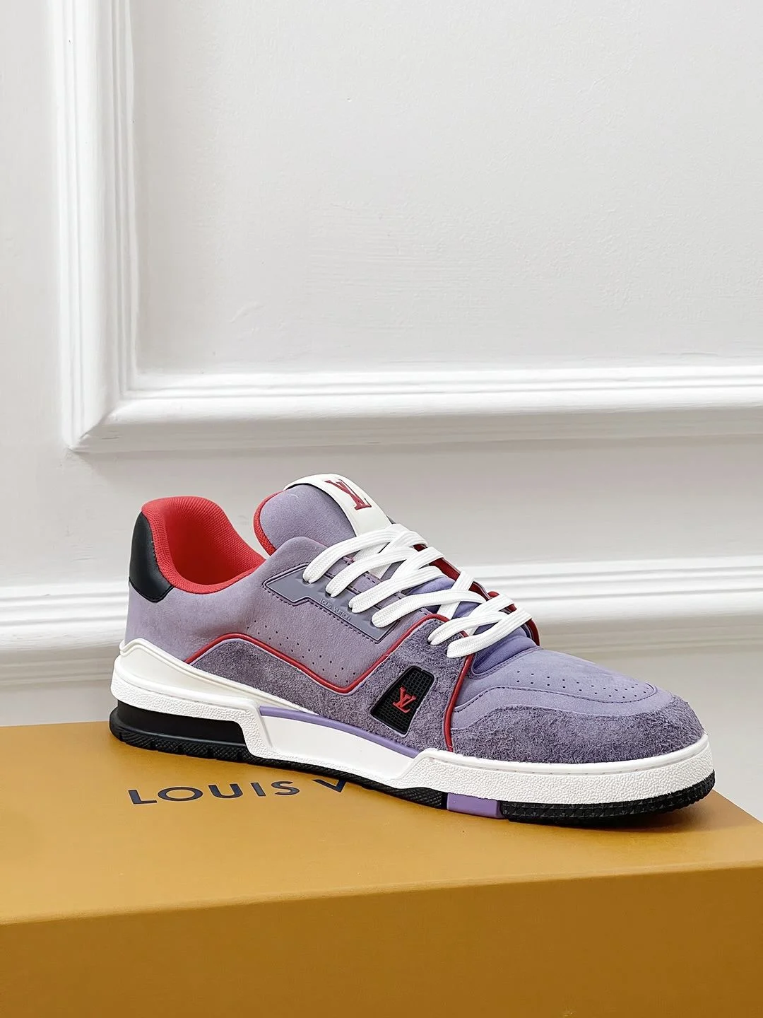 Lightweight Louis Vuitton Trainer Sneaker 31455