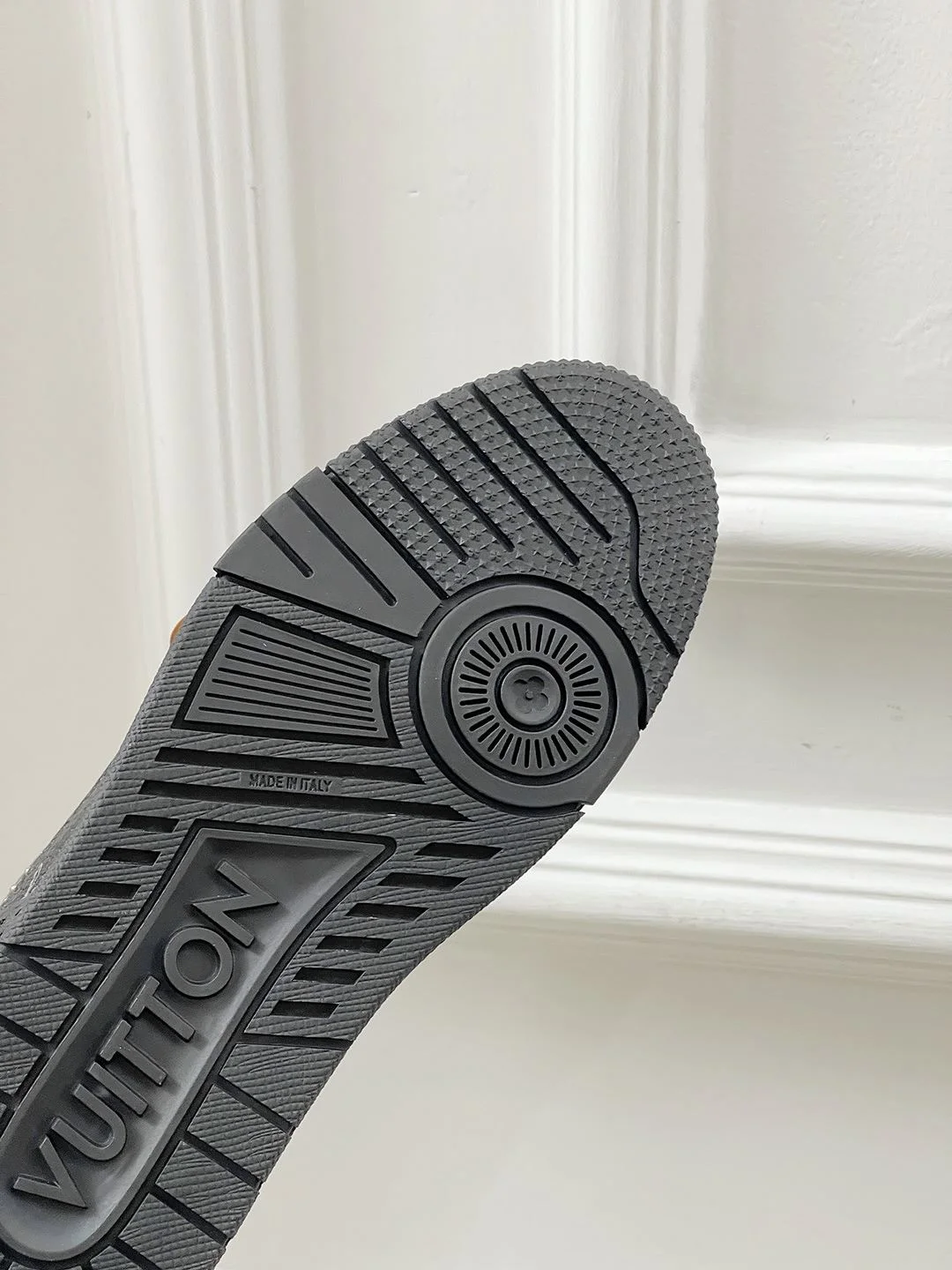 Louis Vuitton Trainer Sneaker FashionForward 31460