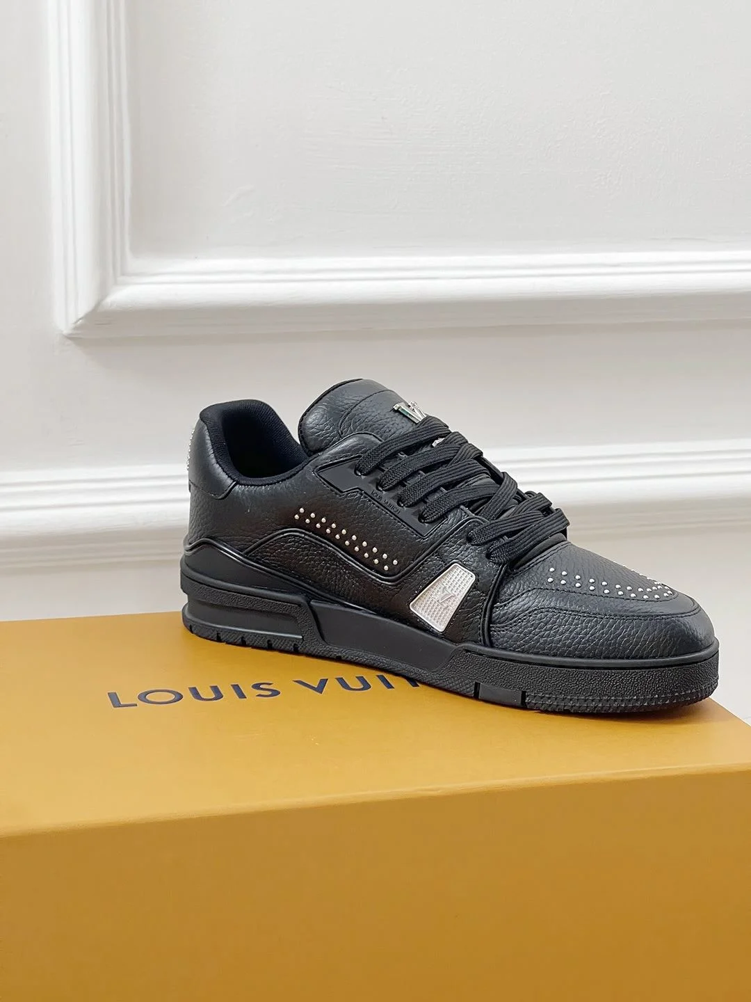 Louis Vuitton Trainer Sneaker FashionForward 31460