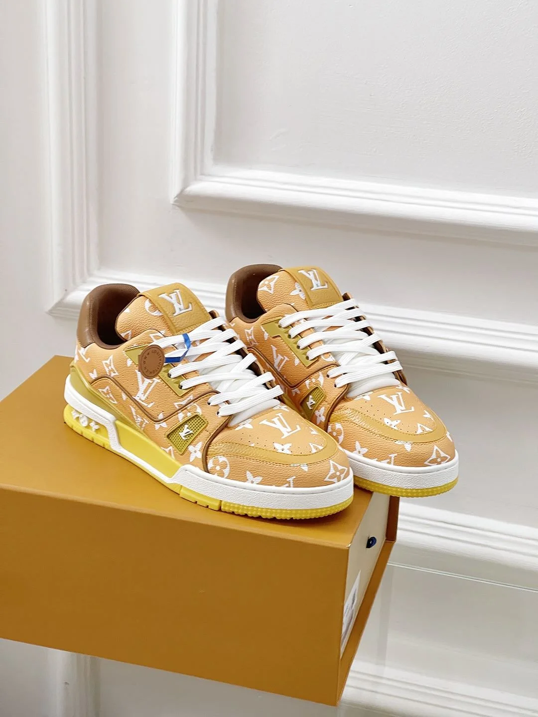 Snug Louis Vuitton Trainer Sneaker 31452