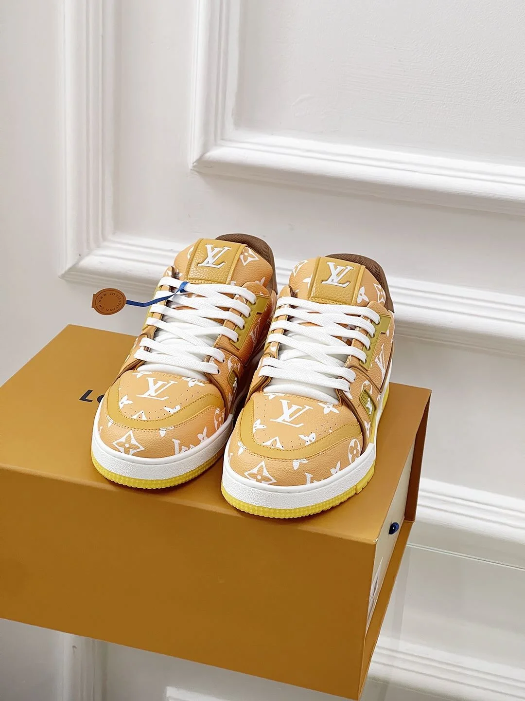 Snug Louis Vuitton Trainer Sneaker 31452