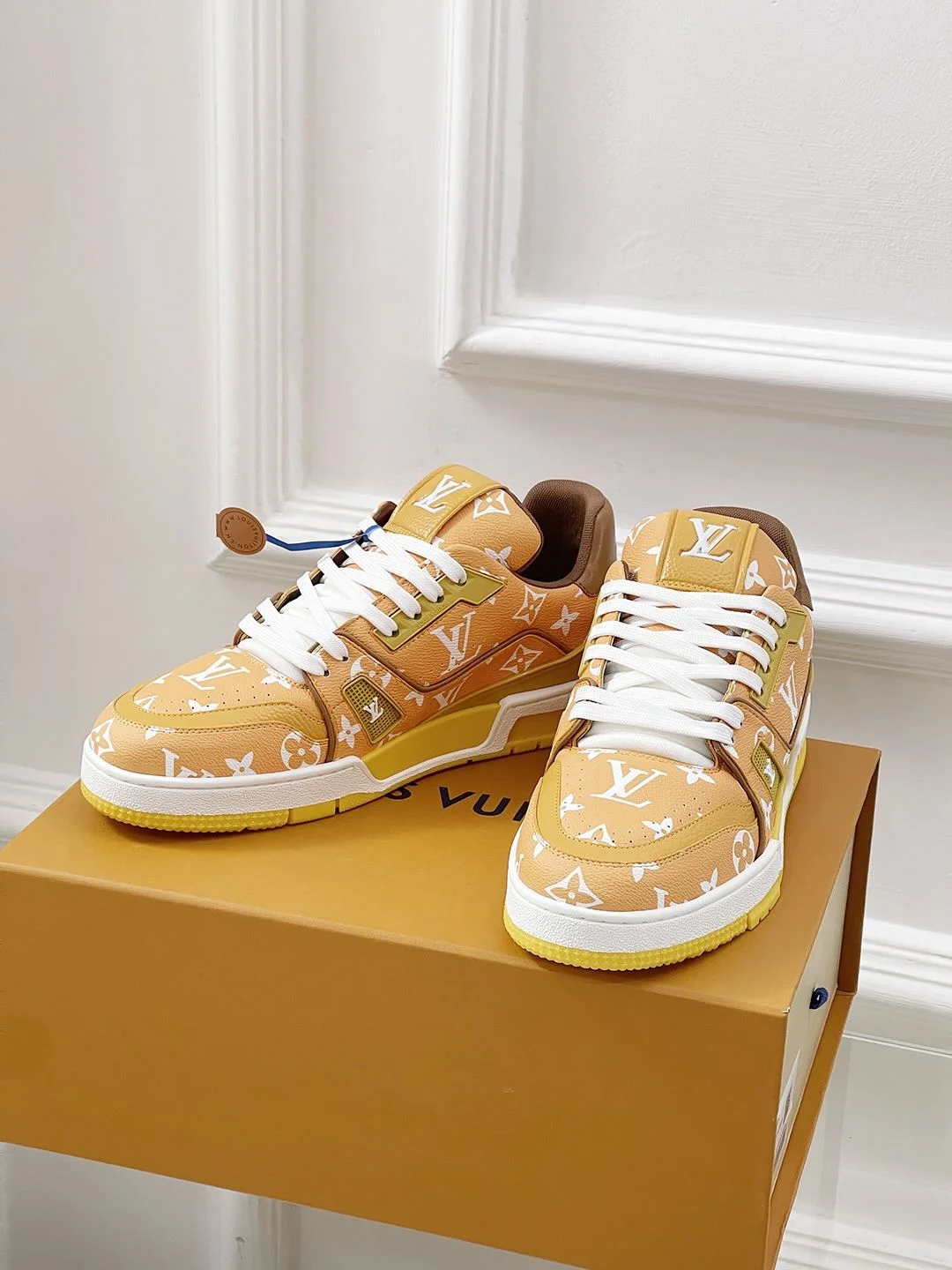 Snug Louis Vuitton Trainer Sneaker 31452