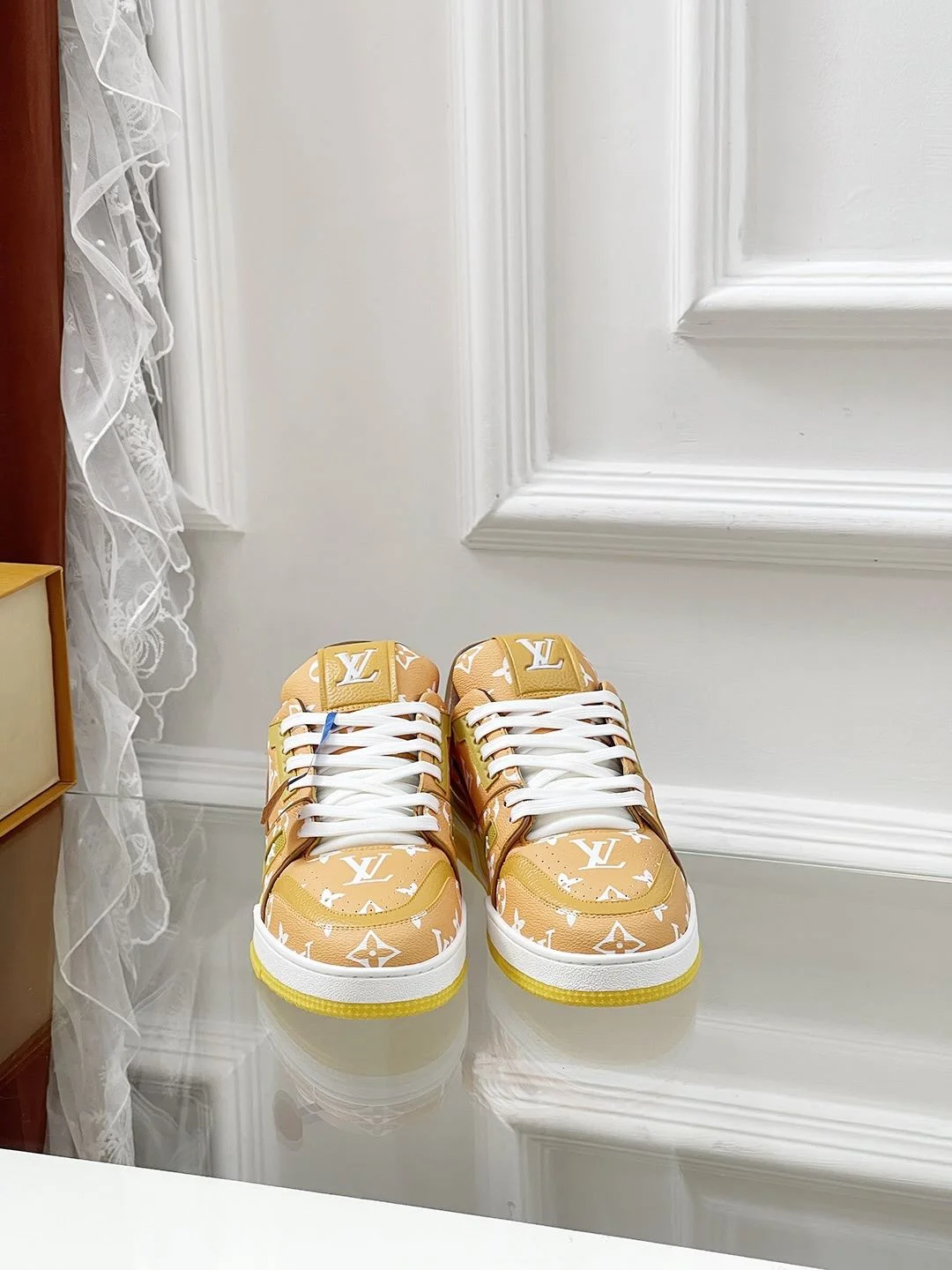 Snug Louis Vuitton Trainer Sneaker 31452
