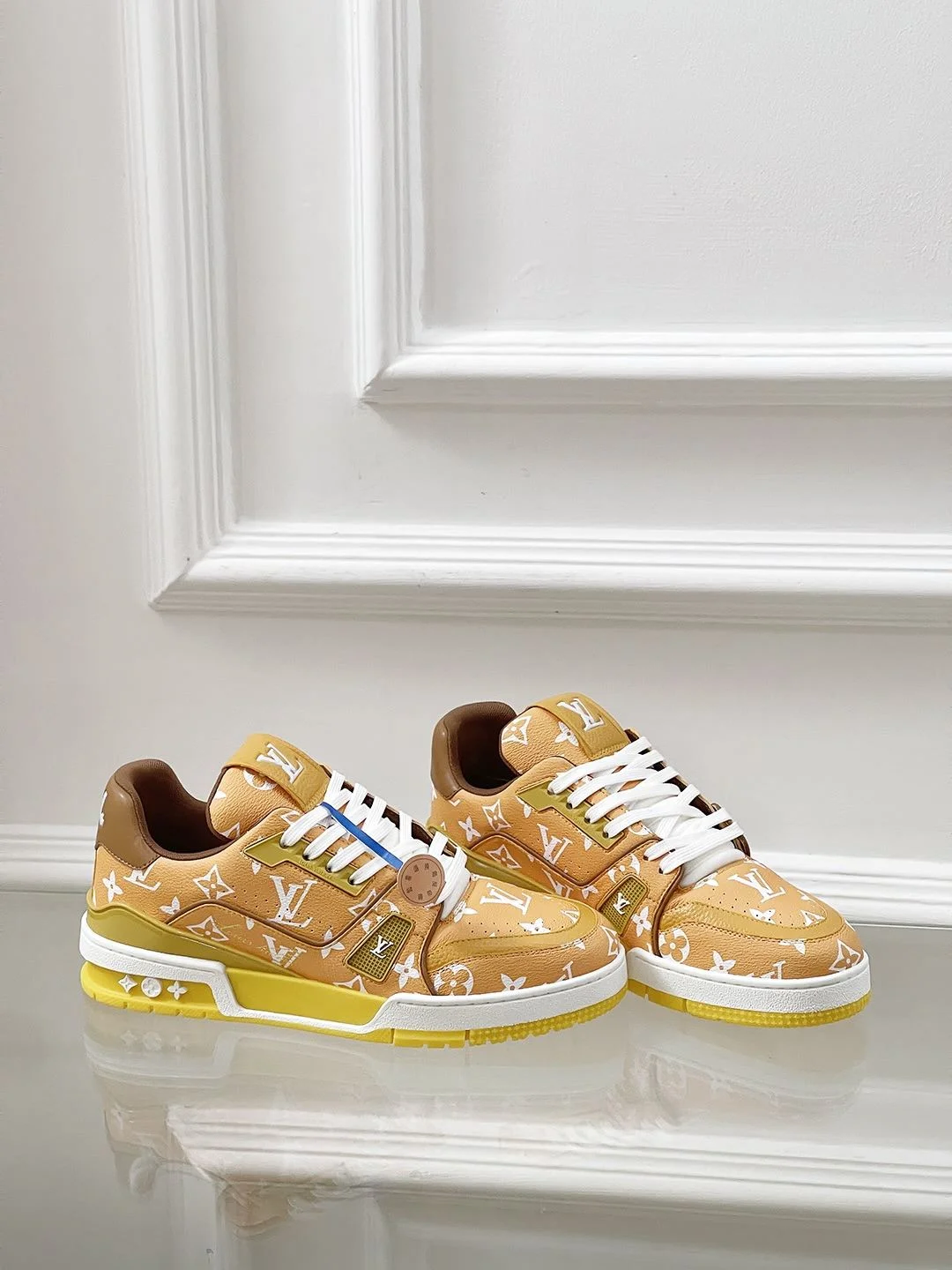 Snug Louis Vuitton Trainer Sneaker 31452