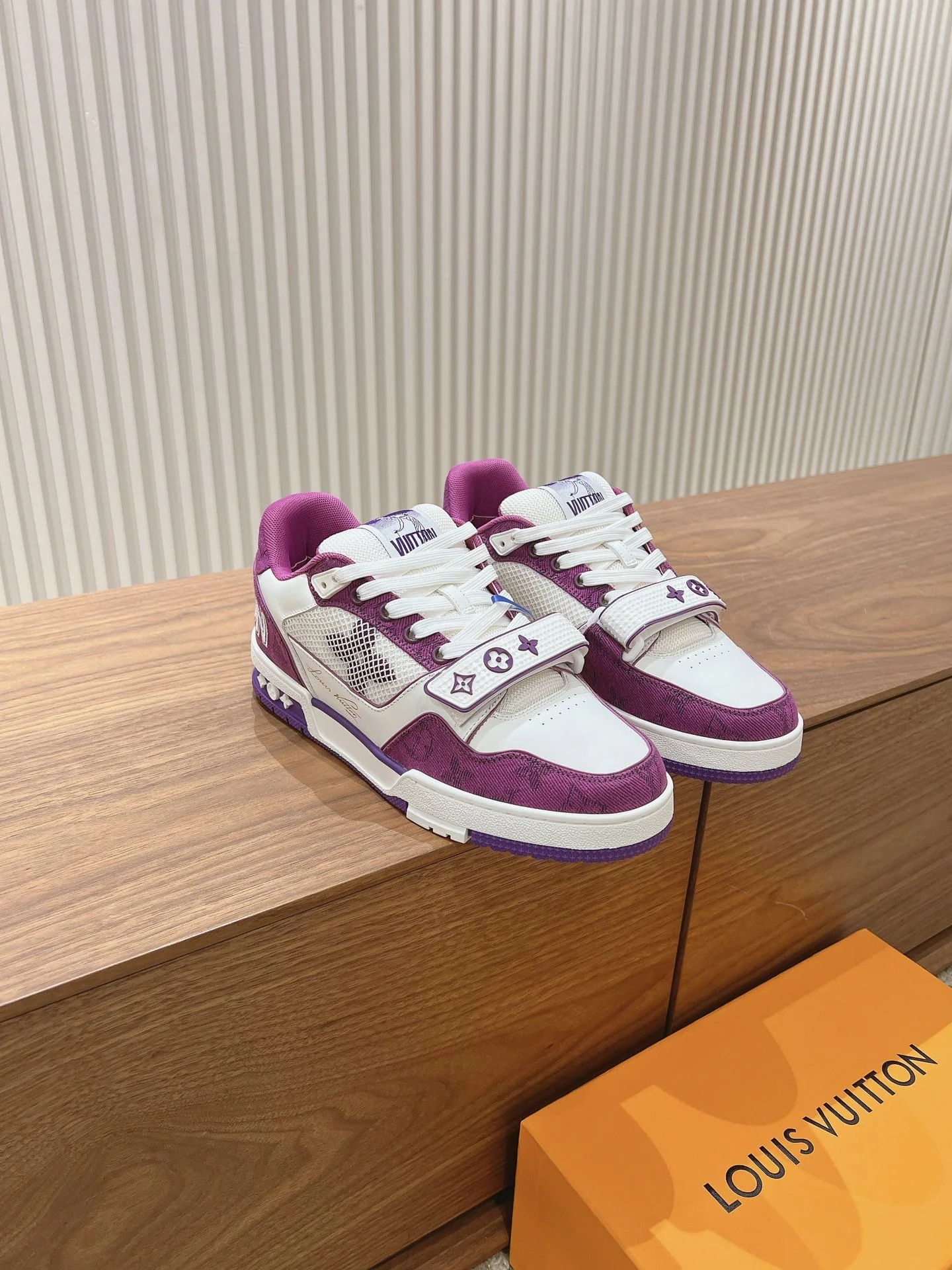 Sleek Louis Vuitton Trainer Sneaker 31456