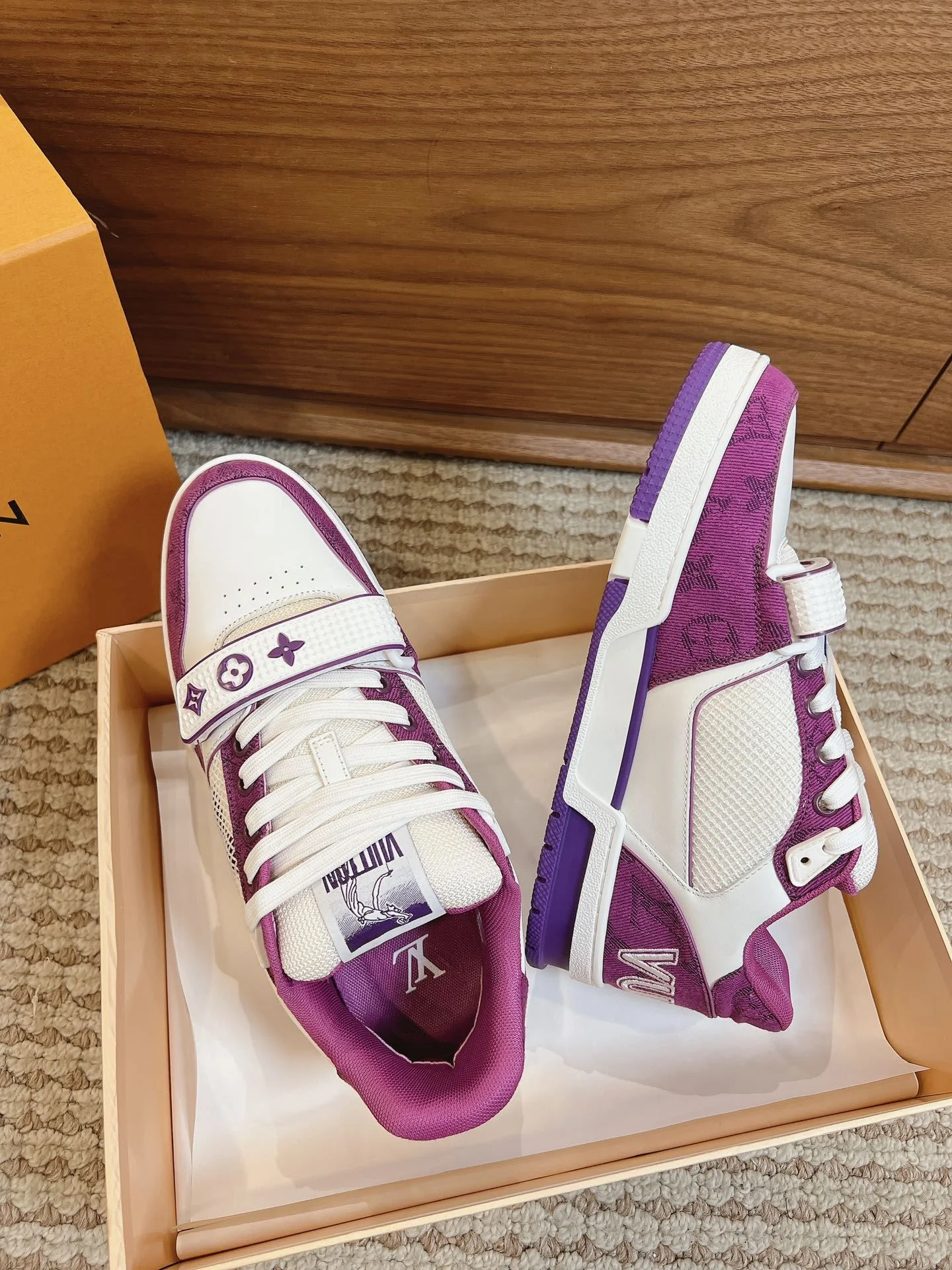 Sleek Louis Vuitton Trainer Sneaker 31456