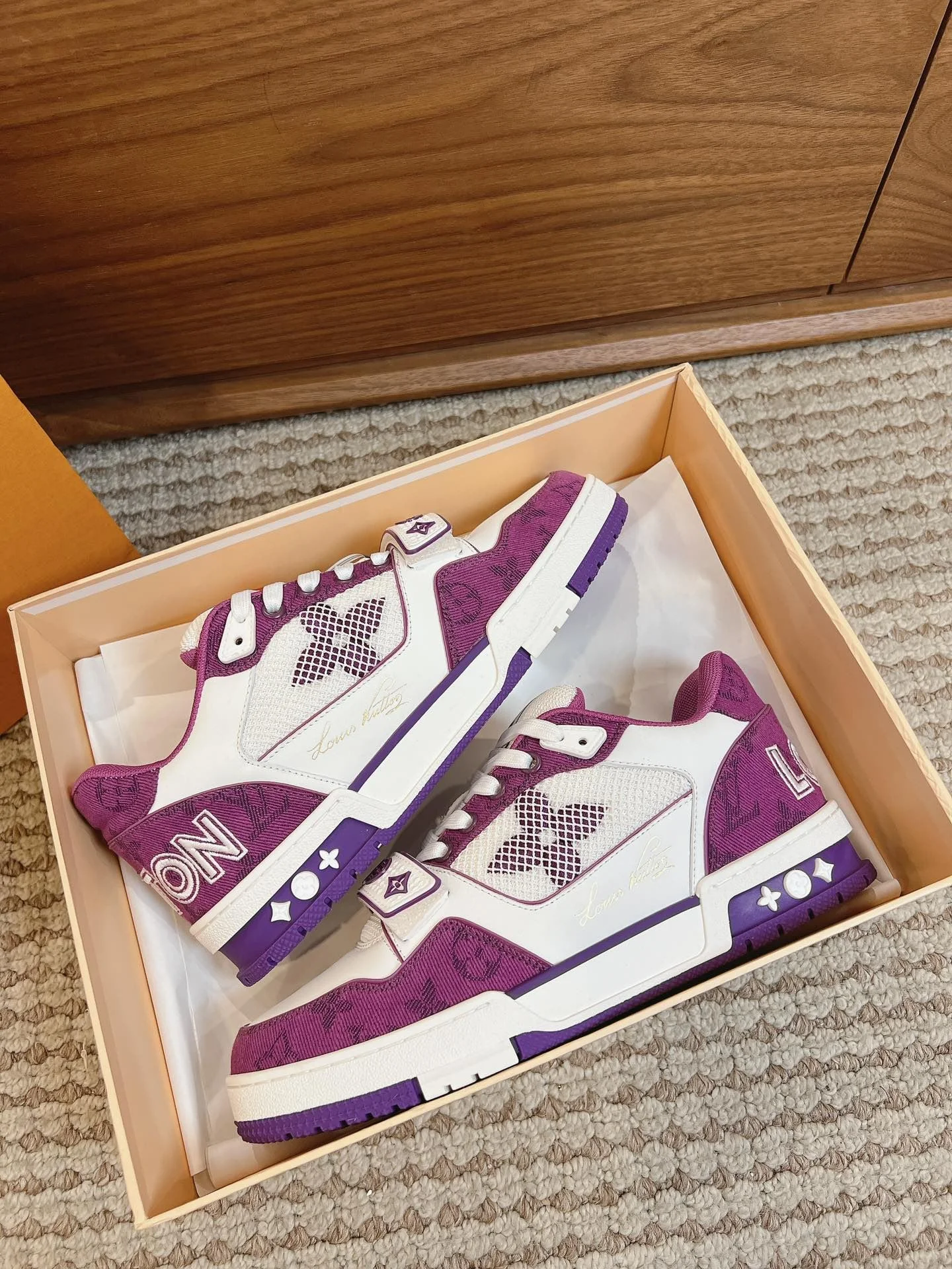 Sleek Louis Vuitton Trainer Sneaker 31456