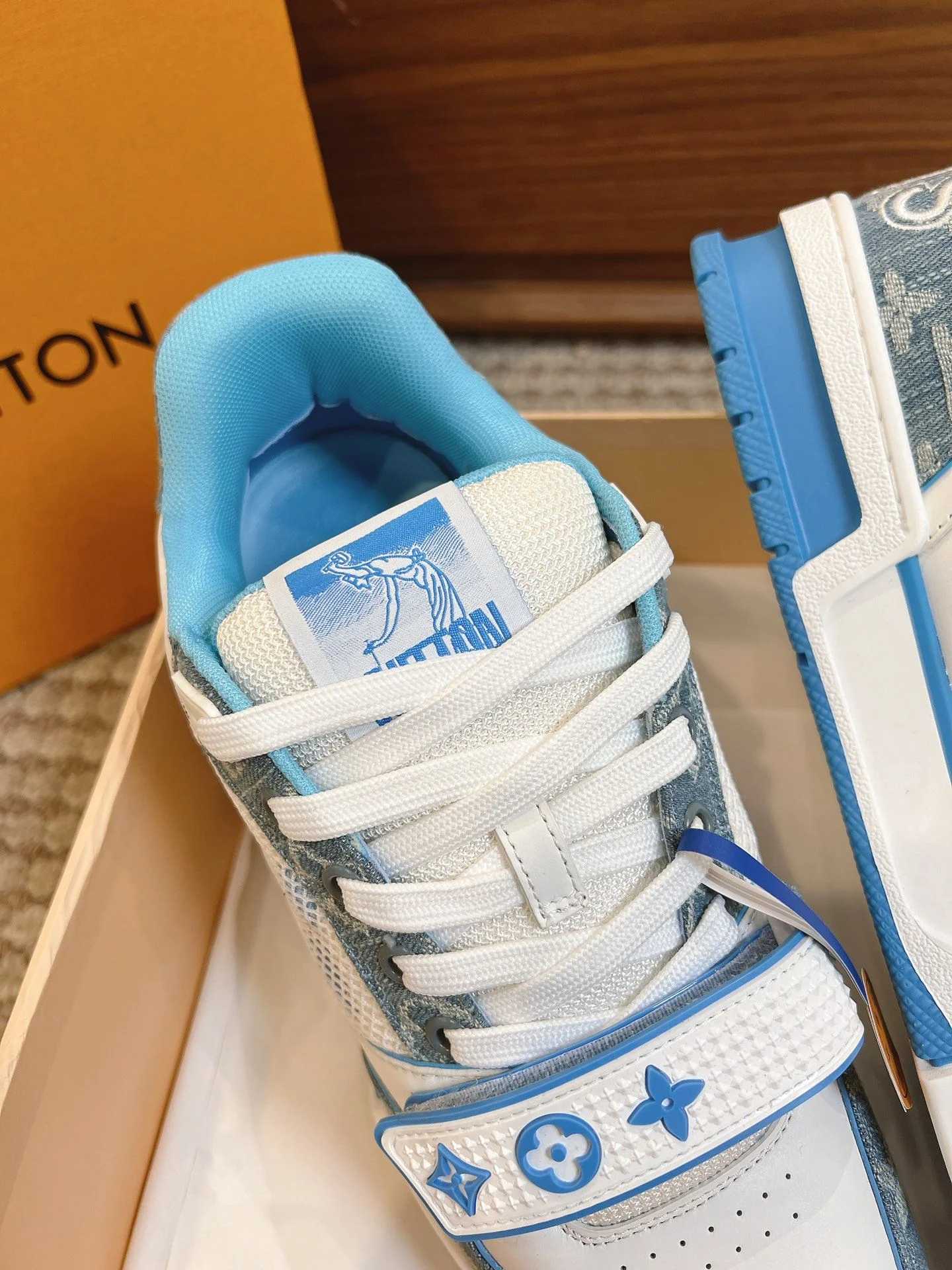 Louis Vuitton Trainer Sneaker Trendy 31457