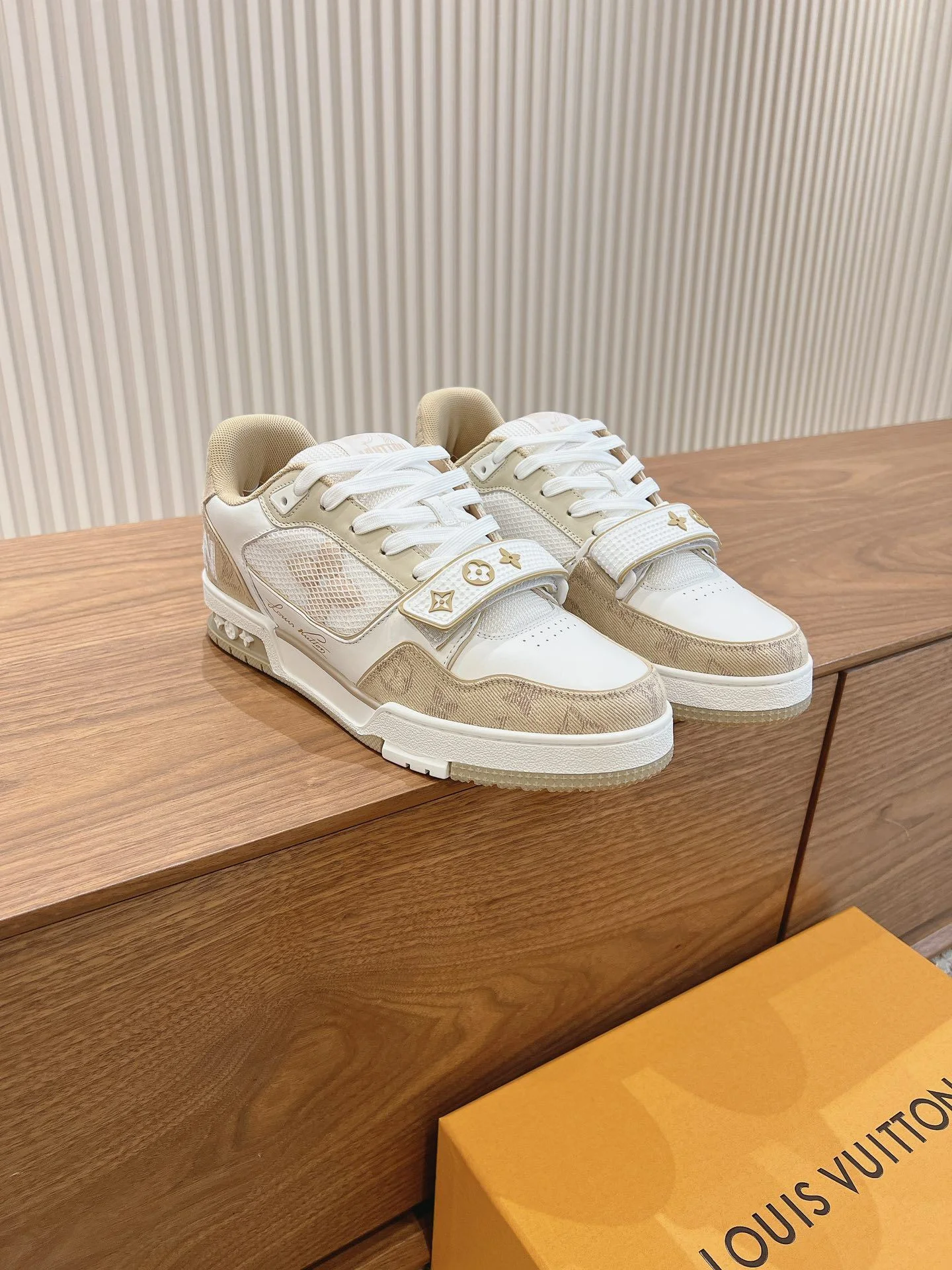 Louis Vuitton Trainer Sneaker Chic 31453