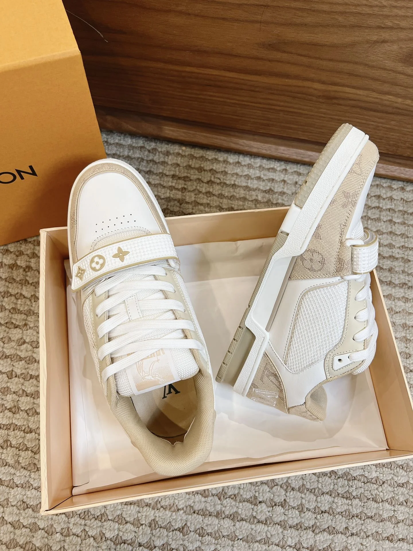 Louis Vuitton Trainer Sneaker Chic 31453
