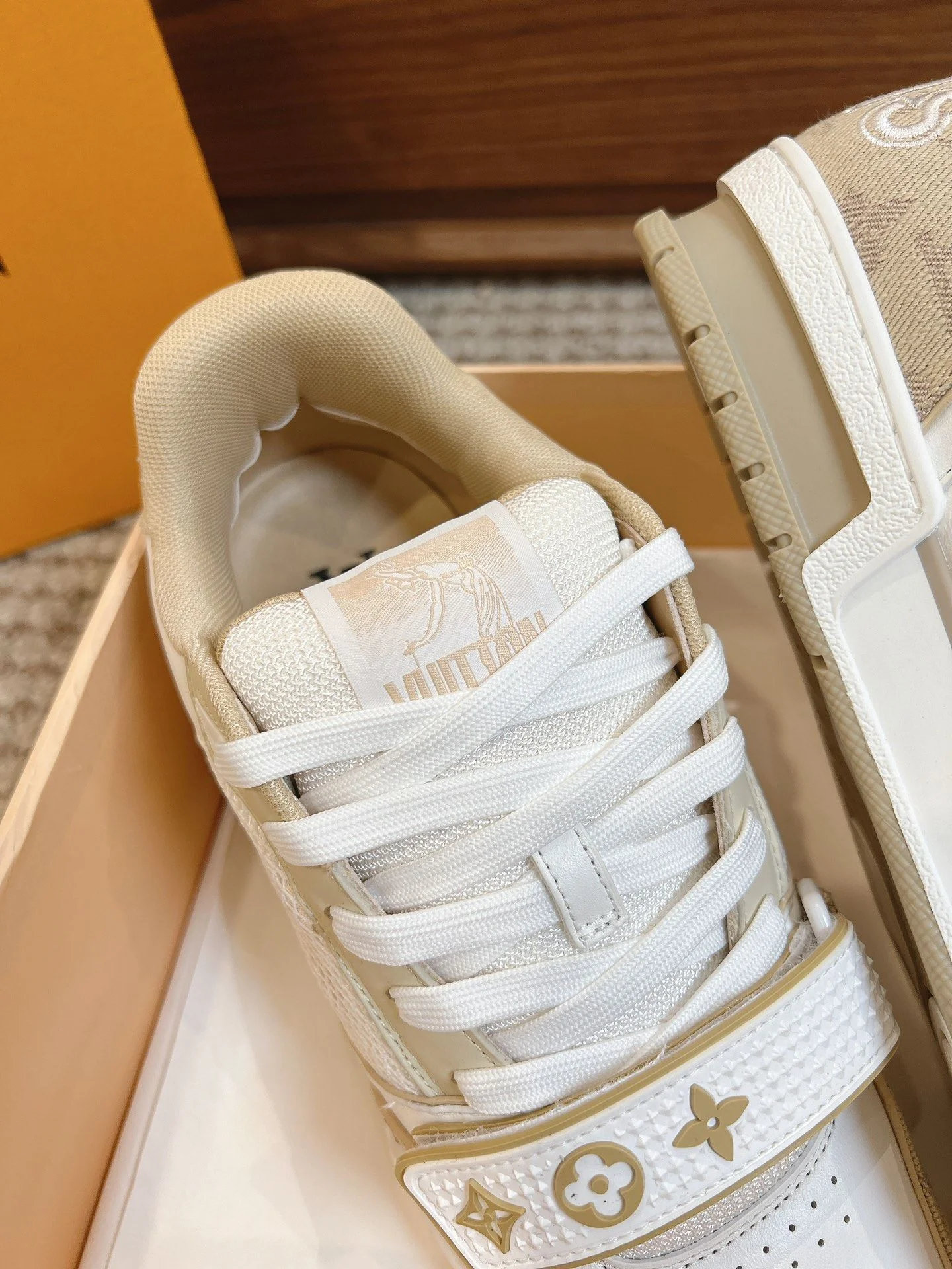 Louis Vuitton Trainer Sneaker Chic 31453