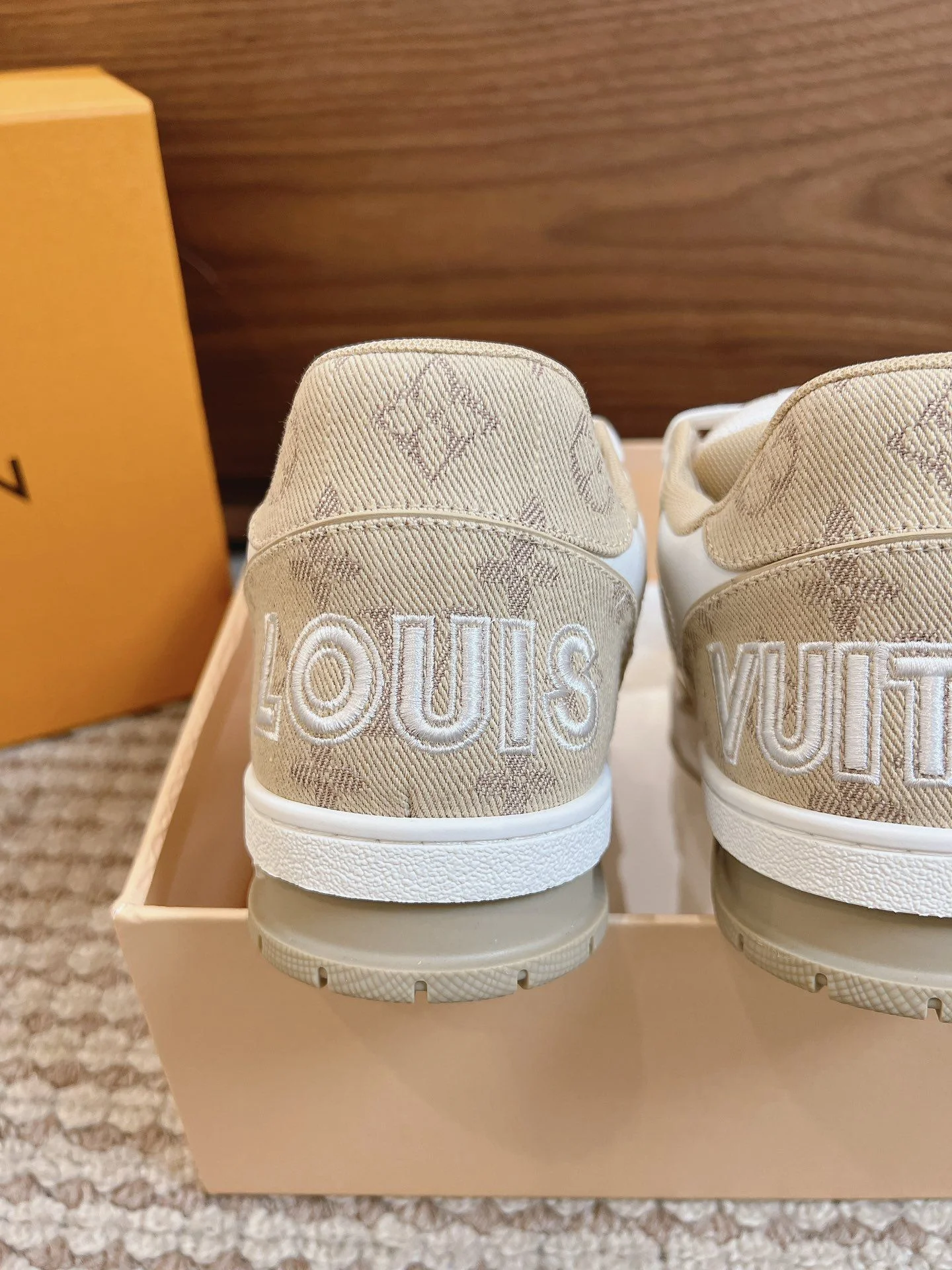 Louis Vuitton Trainer Sneaker Chic 31453