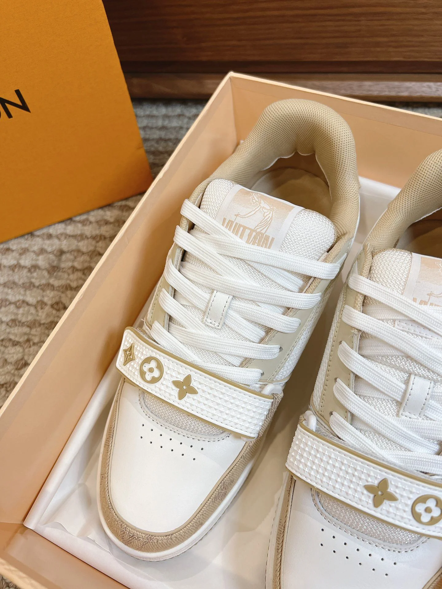 Louis Vuitton Trainer Sneaker Chic 31453