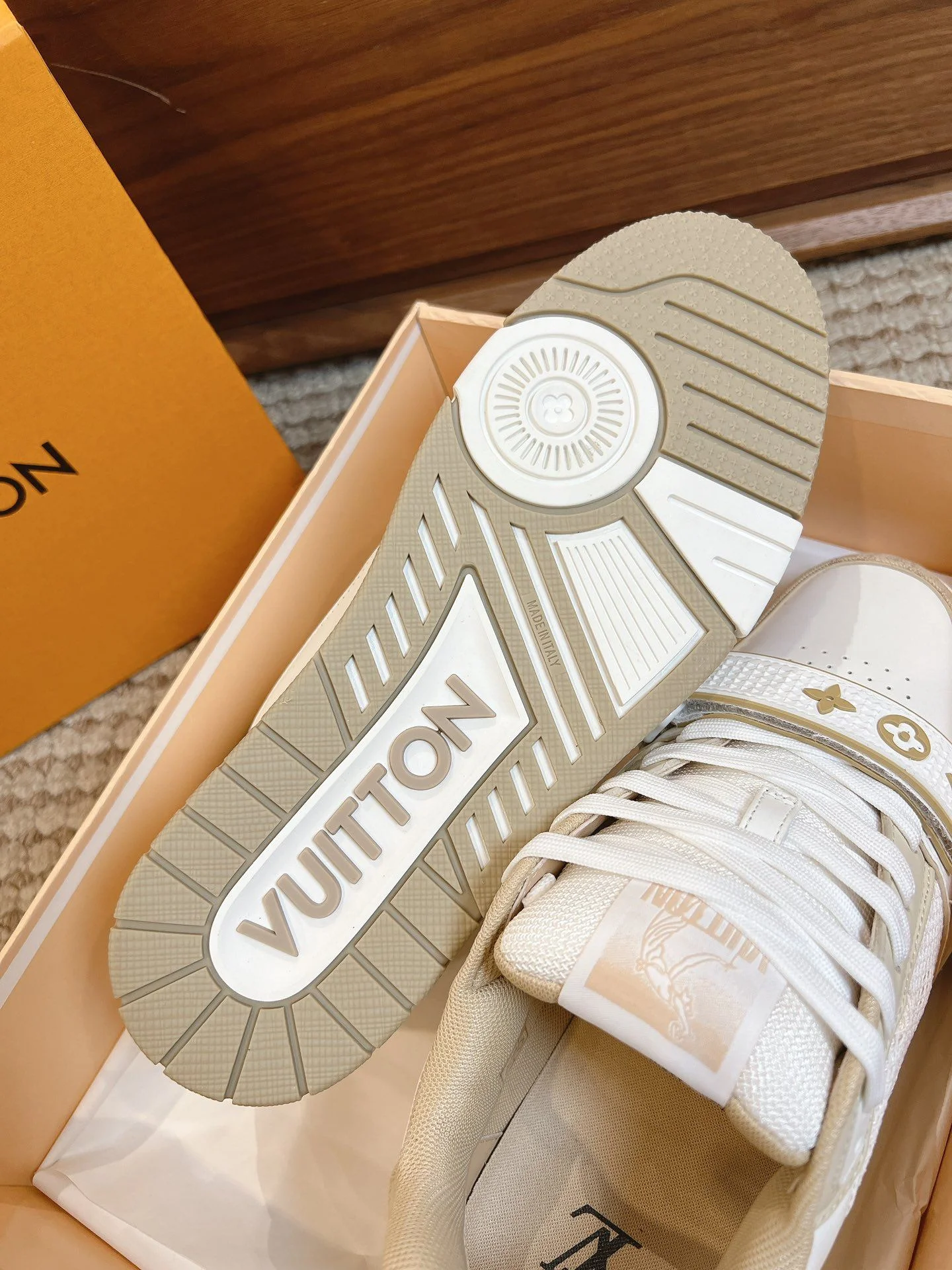 Louis Vuitton Trainer Sneaker Chic 31453