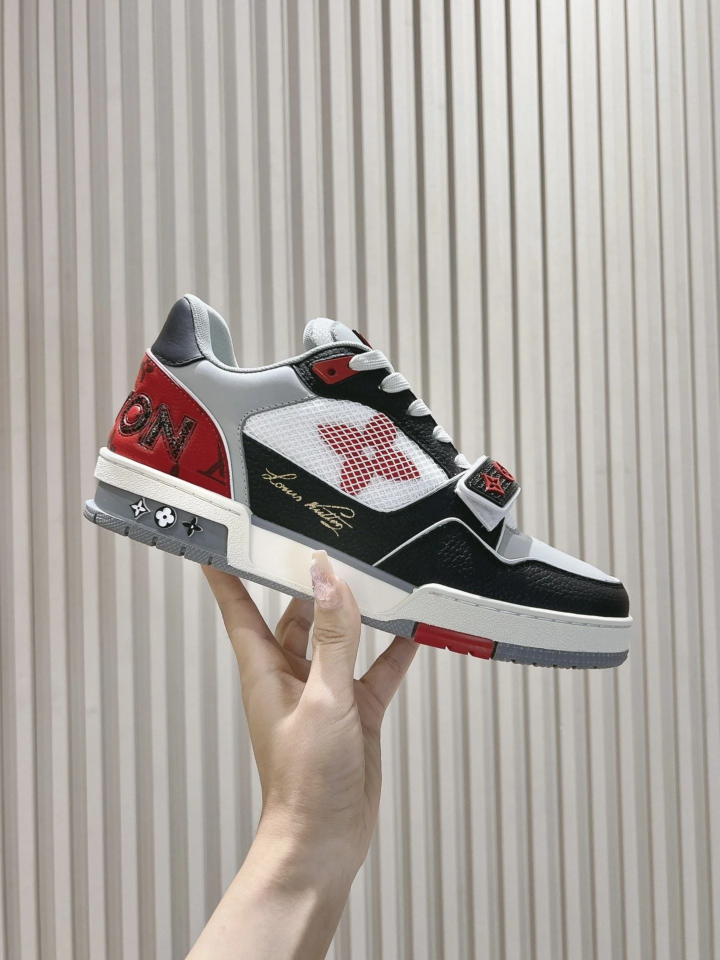 Louis Vuitton Trainer Sneaker Supportive 31450