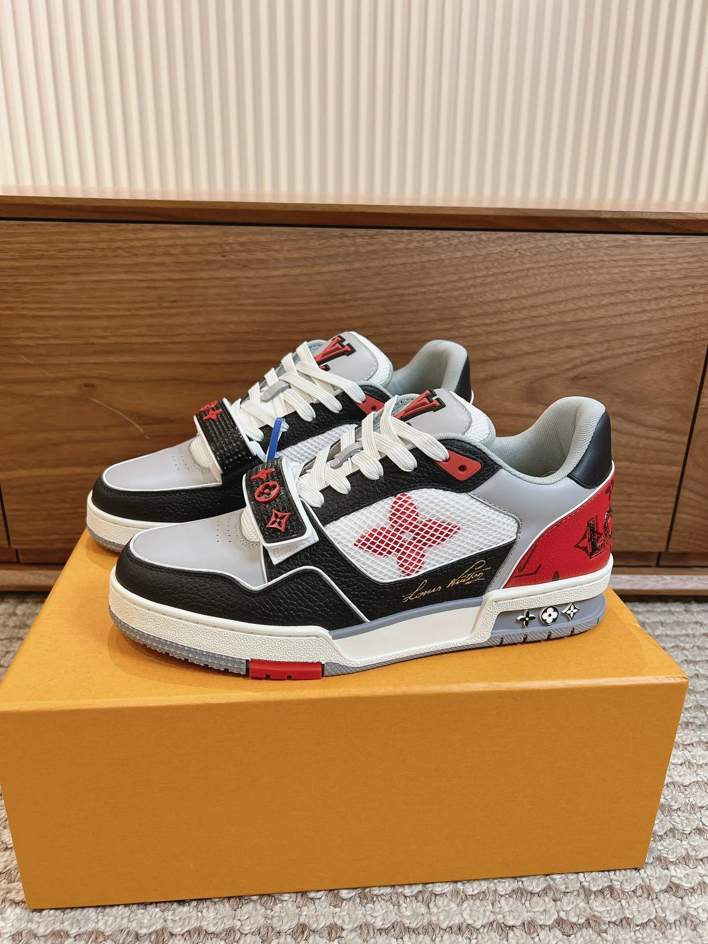 Louis Vuitton Trainer Sneaker Supportive 31450