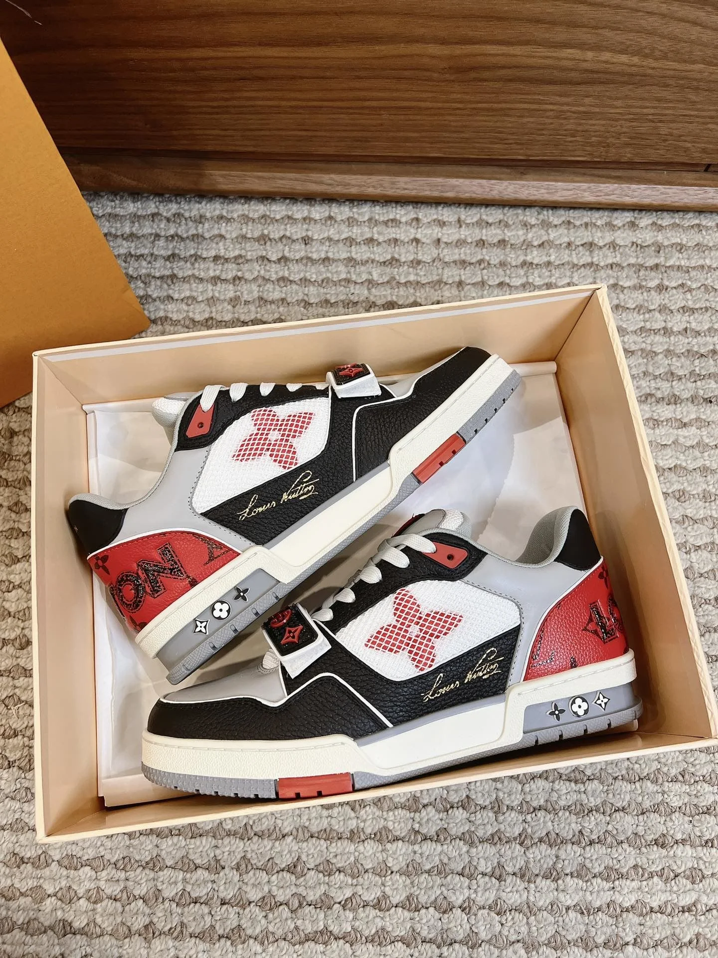 Louis Vuitton Trainer Sneaker Supportive 31450
