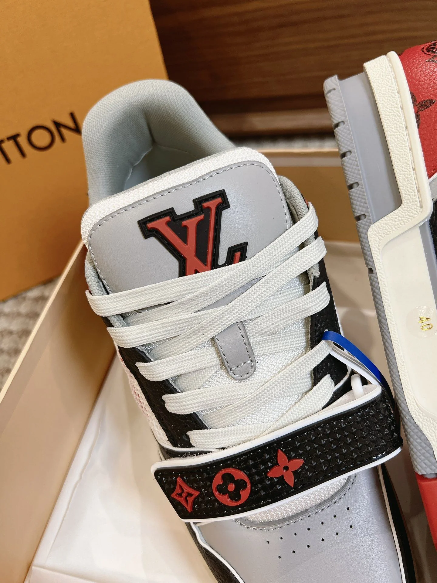 Louis Vuitton Trainer Sneaker Supportive 31450