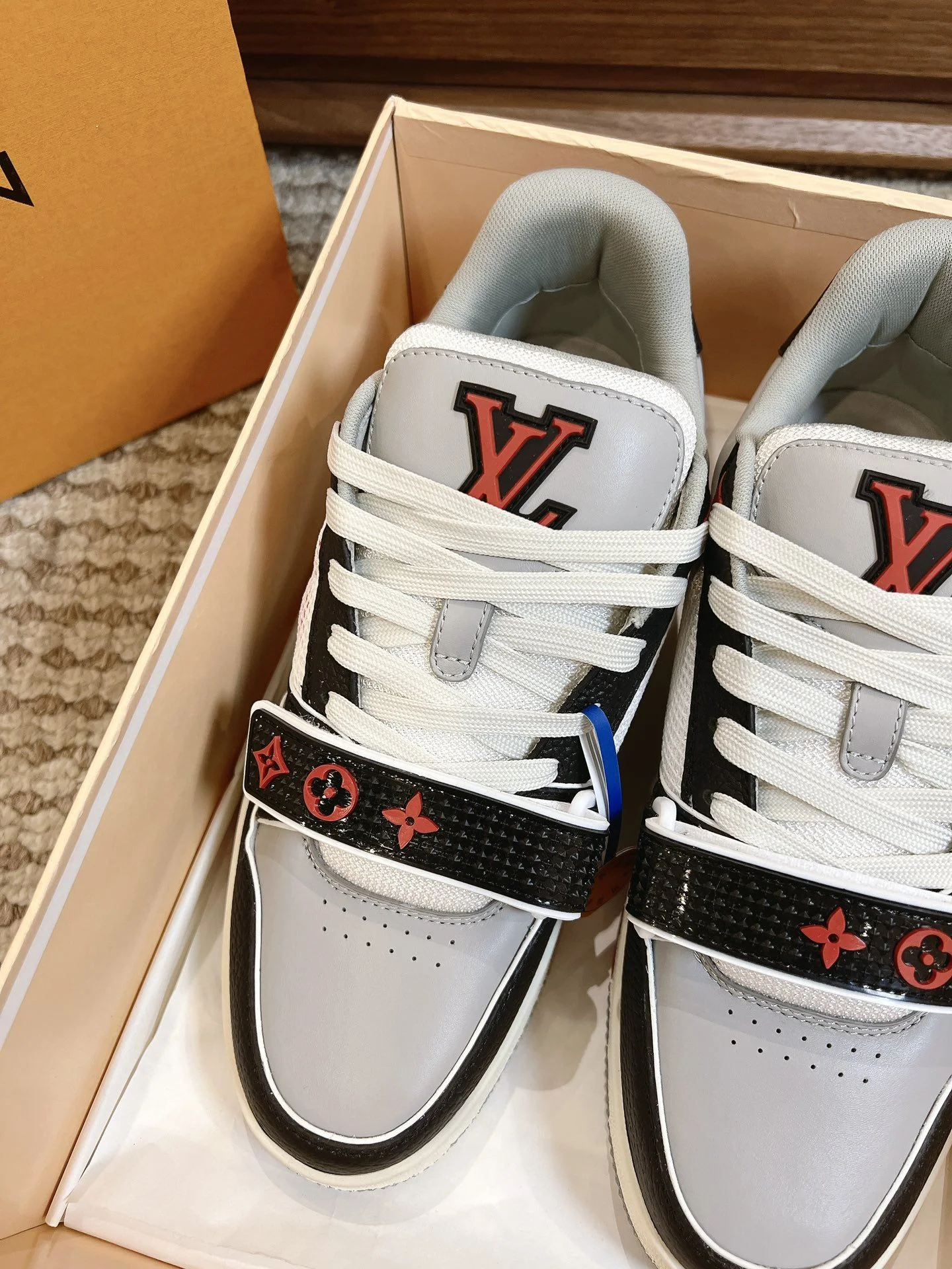 Louis Vuitton Trainer Sneaker Supportive 31450