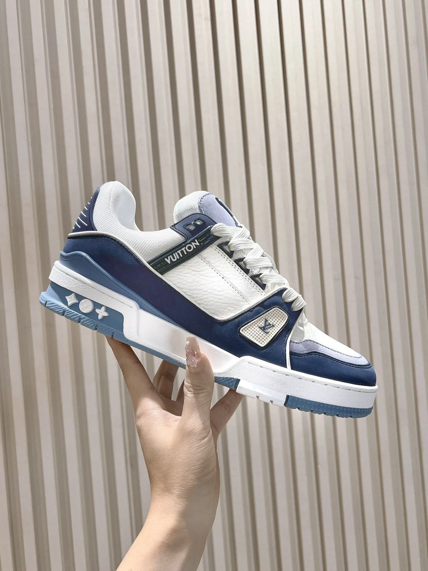 Comfortable Louis Vuitton Trainer Sneaker 31444