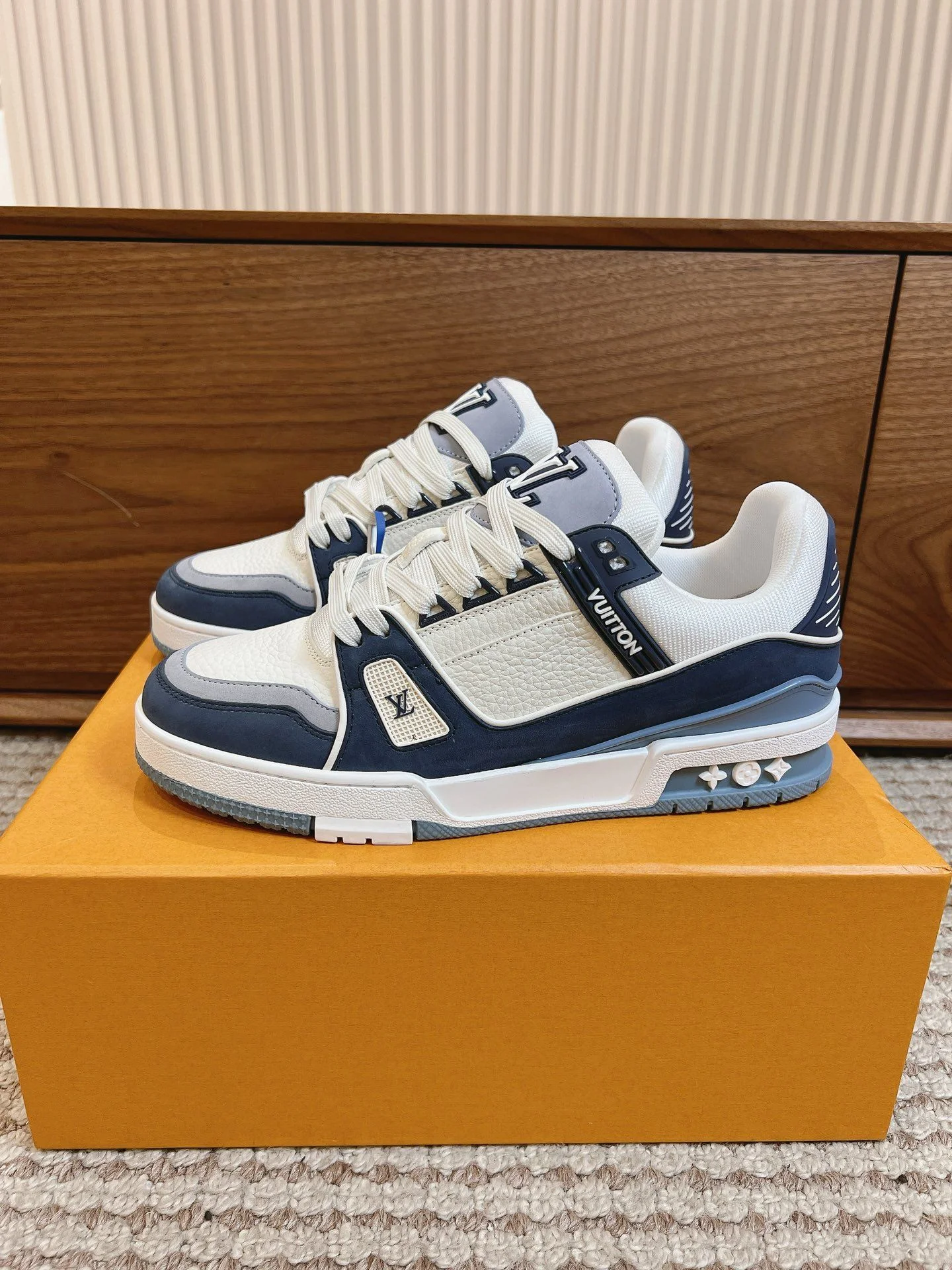 Comfortable Louis Vuitton Trainer Sneaker 31444