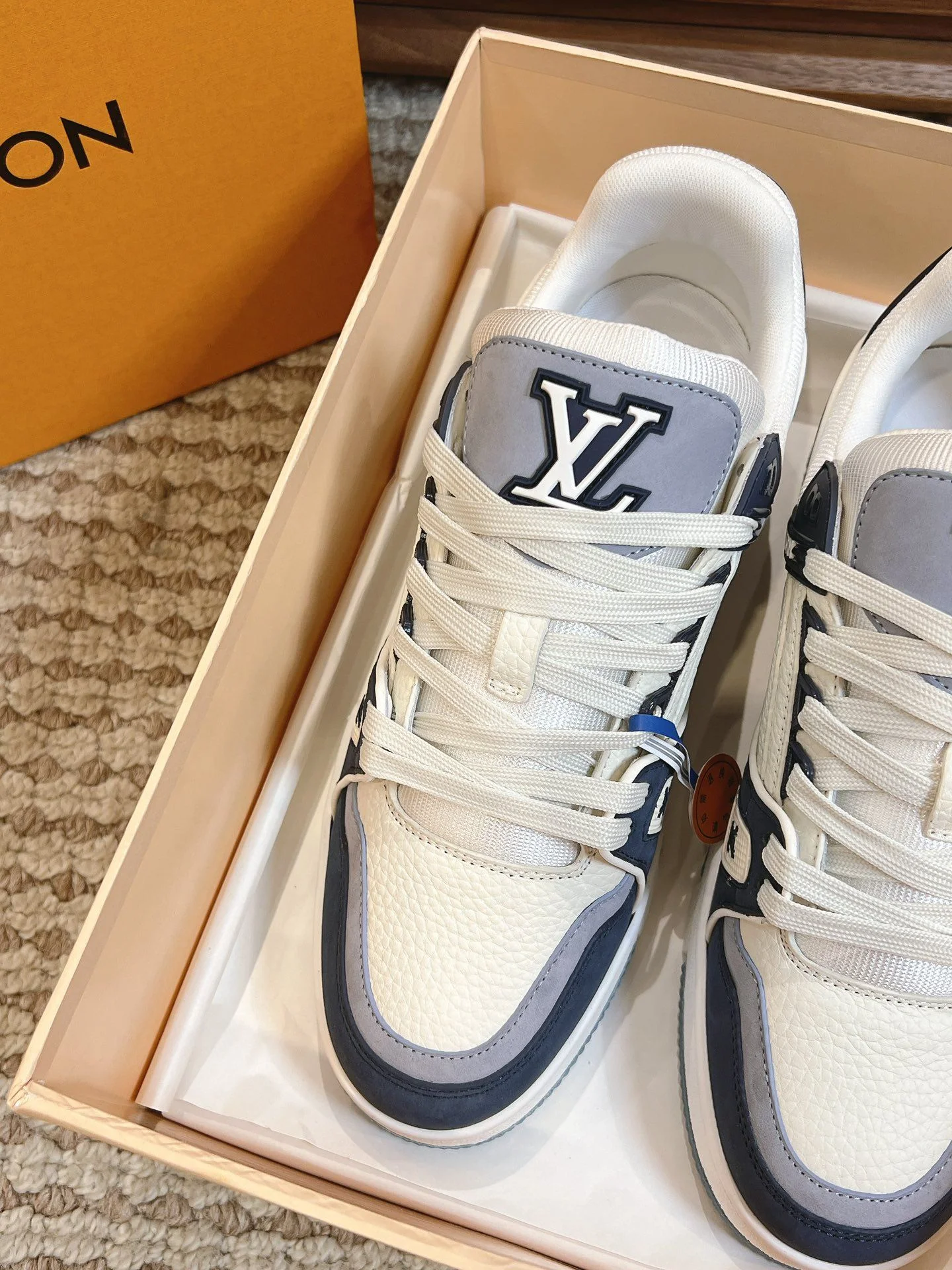 Comfortable Louis Vuitton Trainer Sneaker 31444