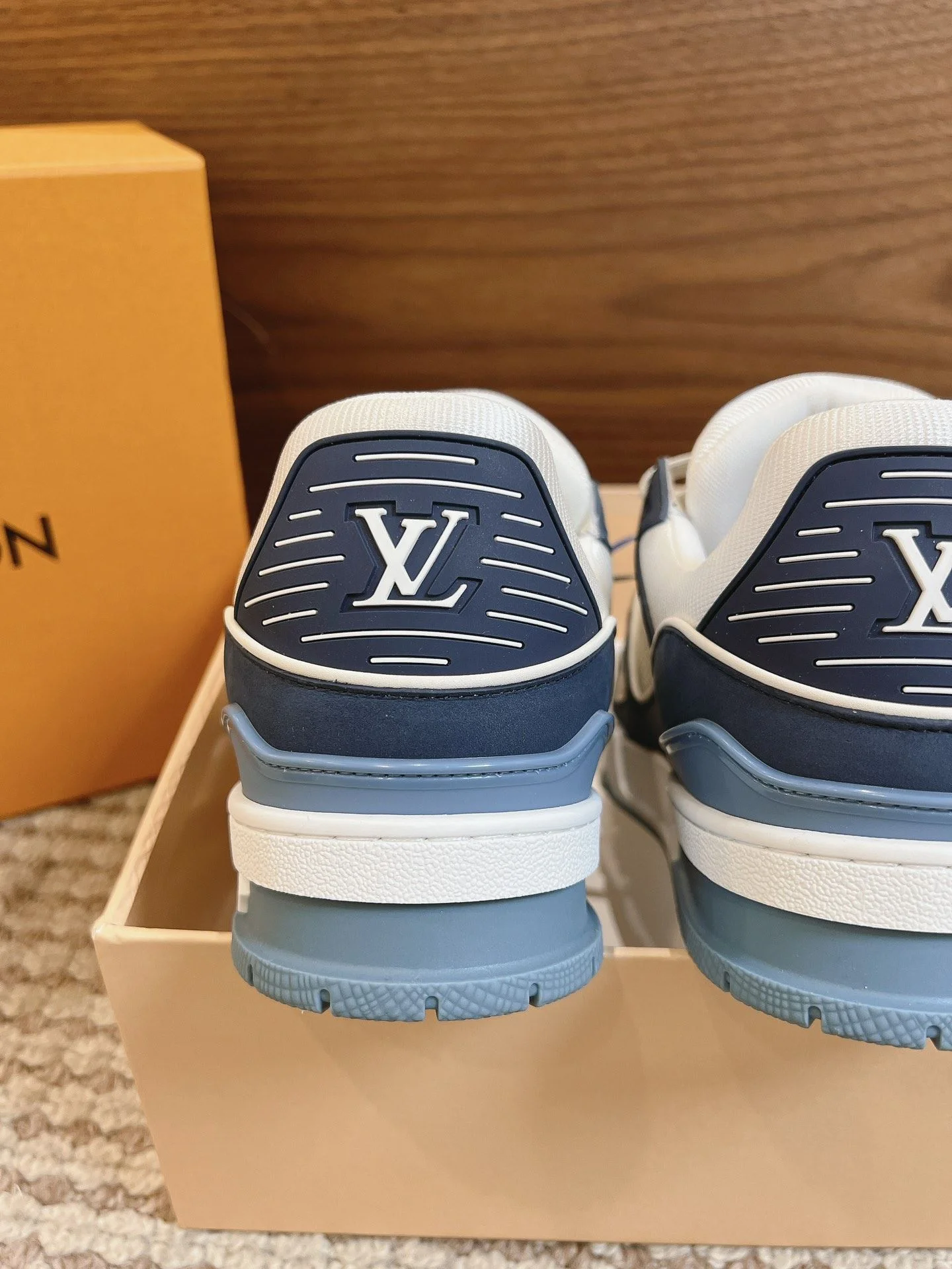 Comfortable Louis Vuitton Trainer Sneaker 31444