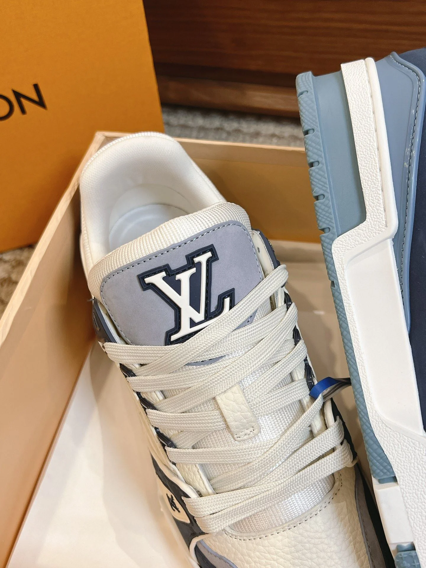Comfortable Louis Vuitton Trainer Sneaker 31444