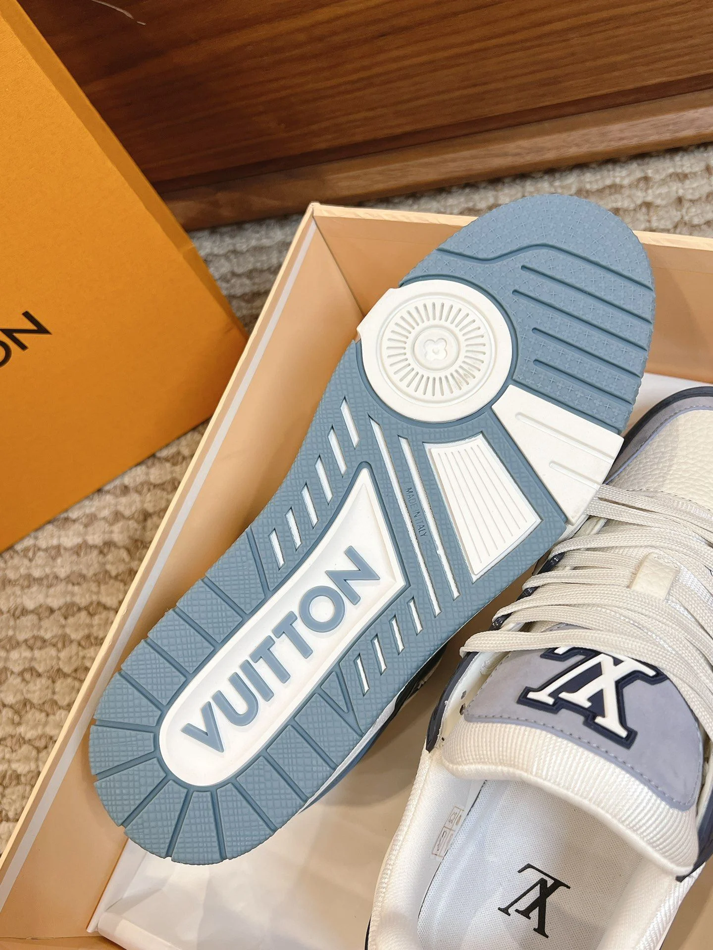 Comfortable Louis Vuitton Trainer Sneaker 31444