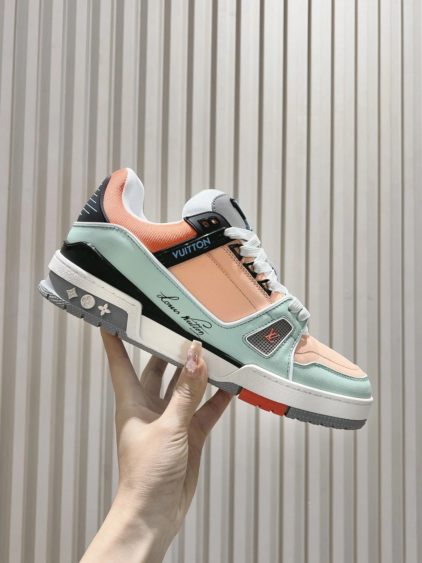 Neat Louis Vuitton Trainer Sneaker 31441