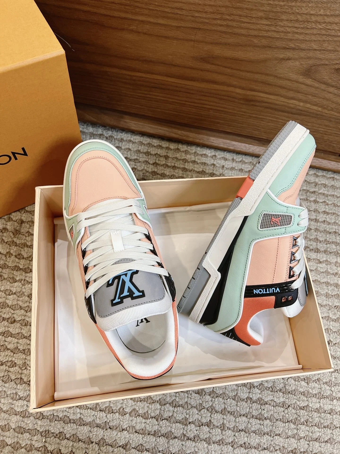 Neat Louis Vuitton Trainer Sneaker 31441