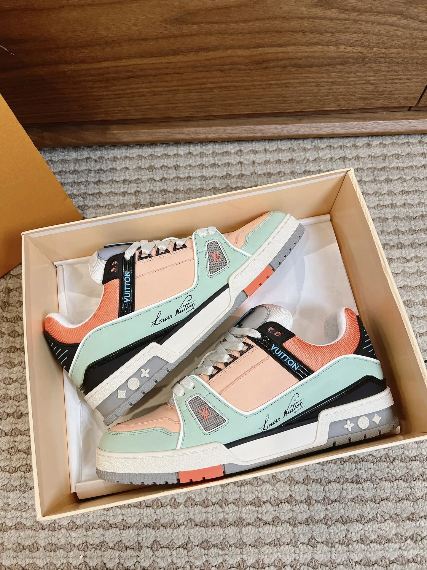 Neat Louis Vuitton Trainer Sneaker 31441
