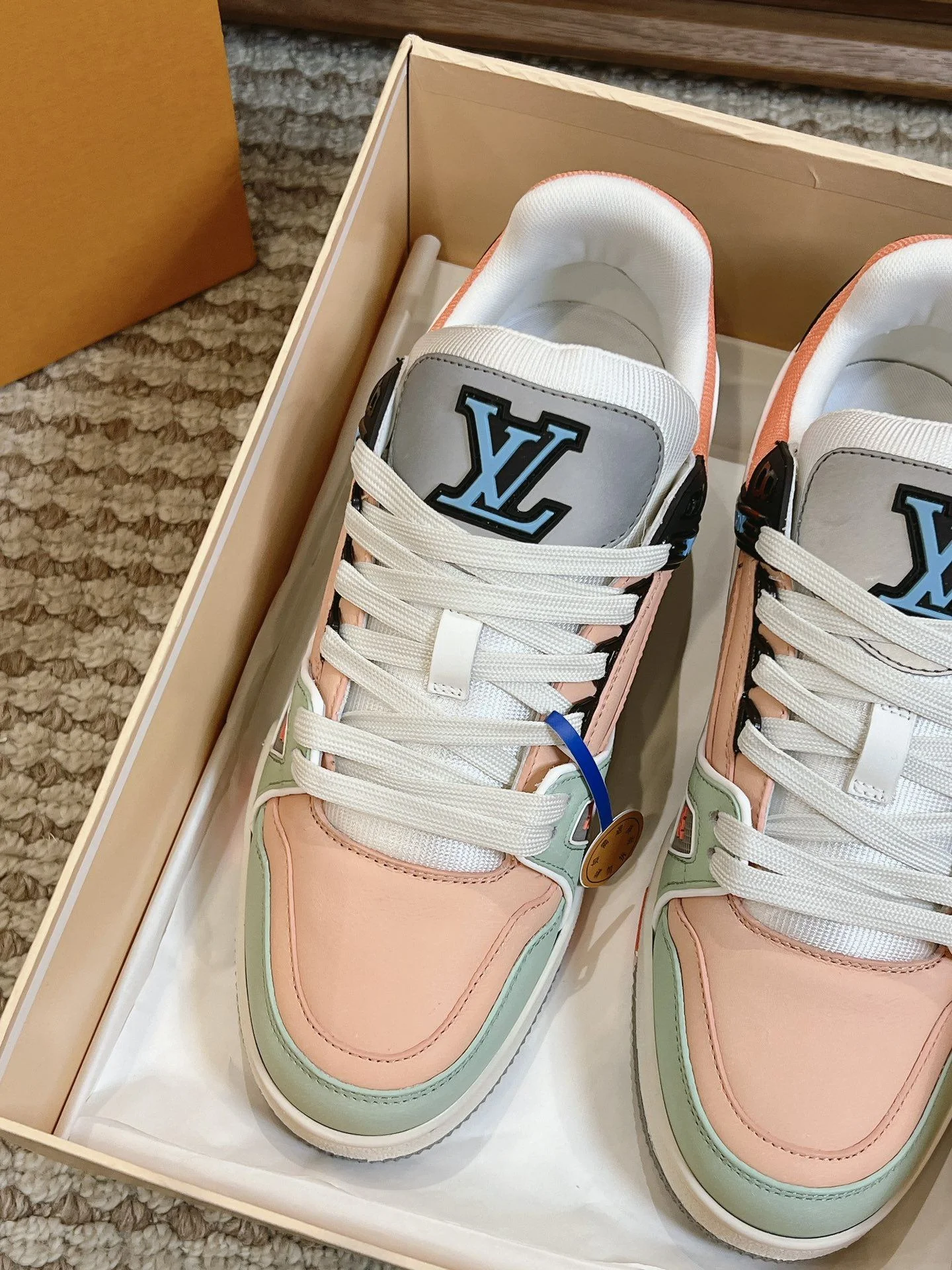 Neat Louis Vuitton Trainer Sneaker 31441