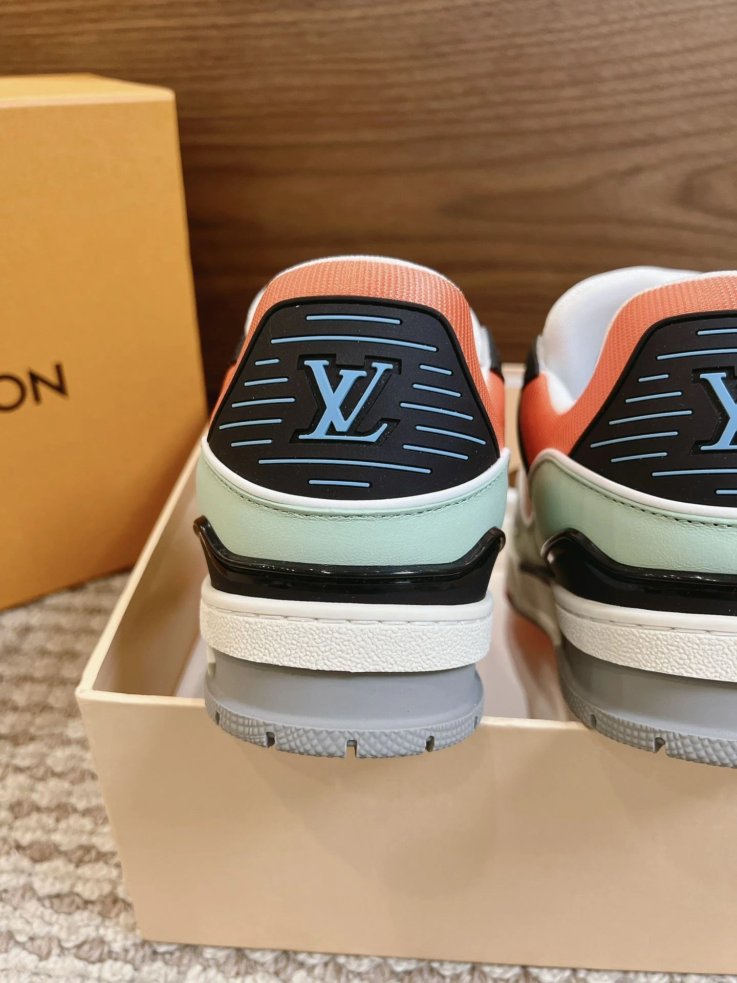 Neat Louis Vuitton Trainer Sneaker 31441