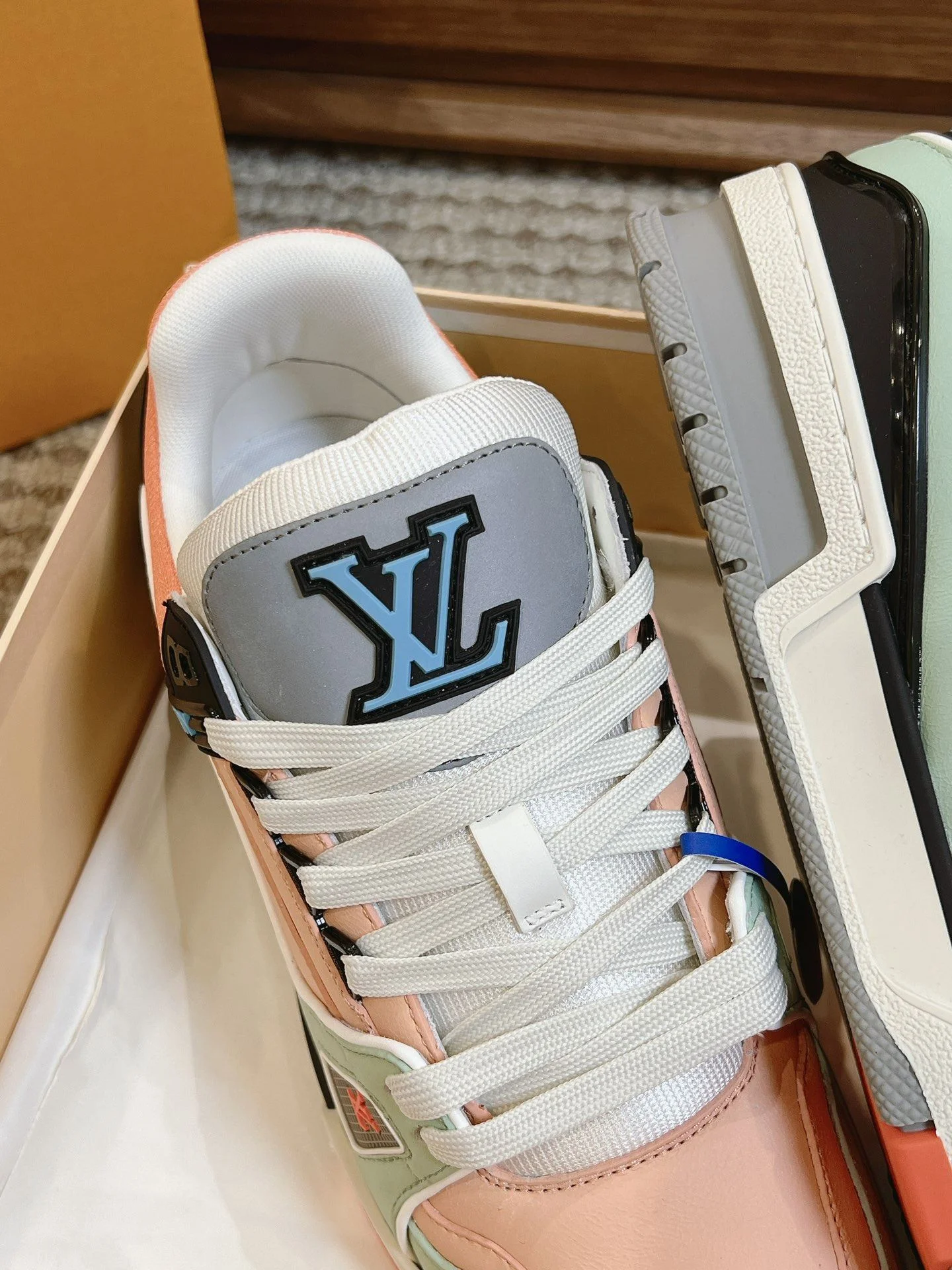 Neat Louis Vuitton Trainer Sneaker 31441