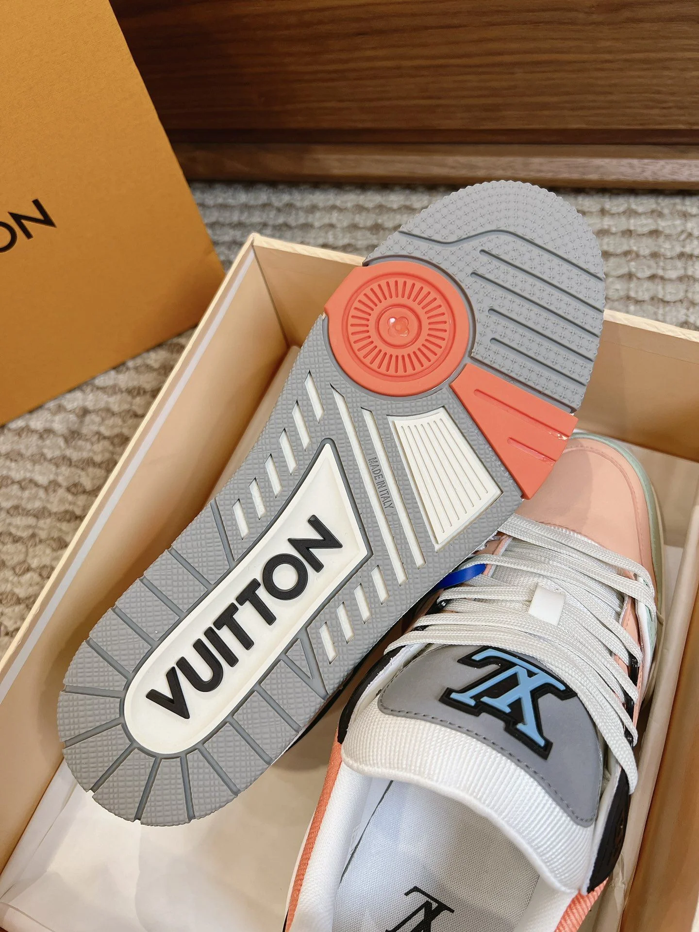 Neat Louis Vuitton Trainer Sneaker 31441