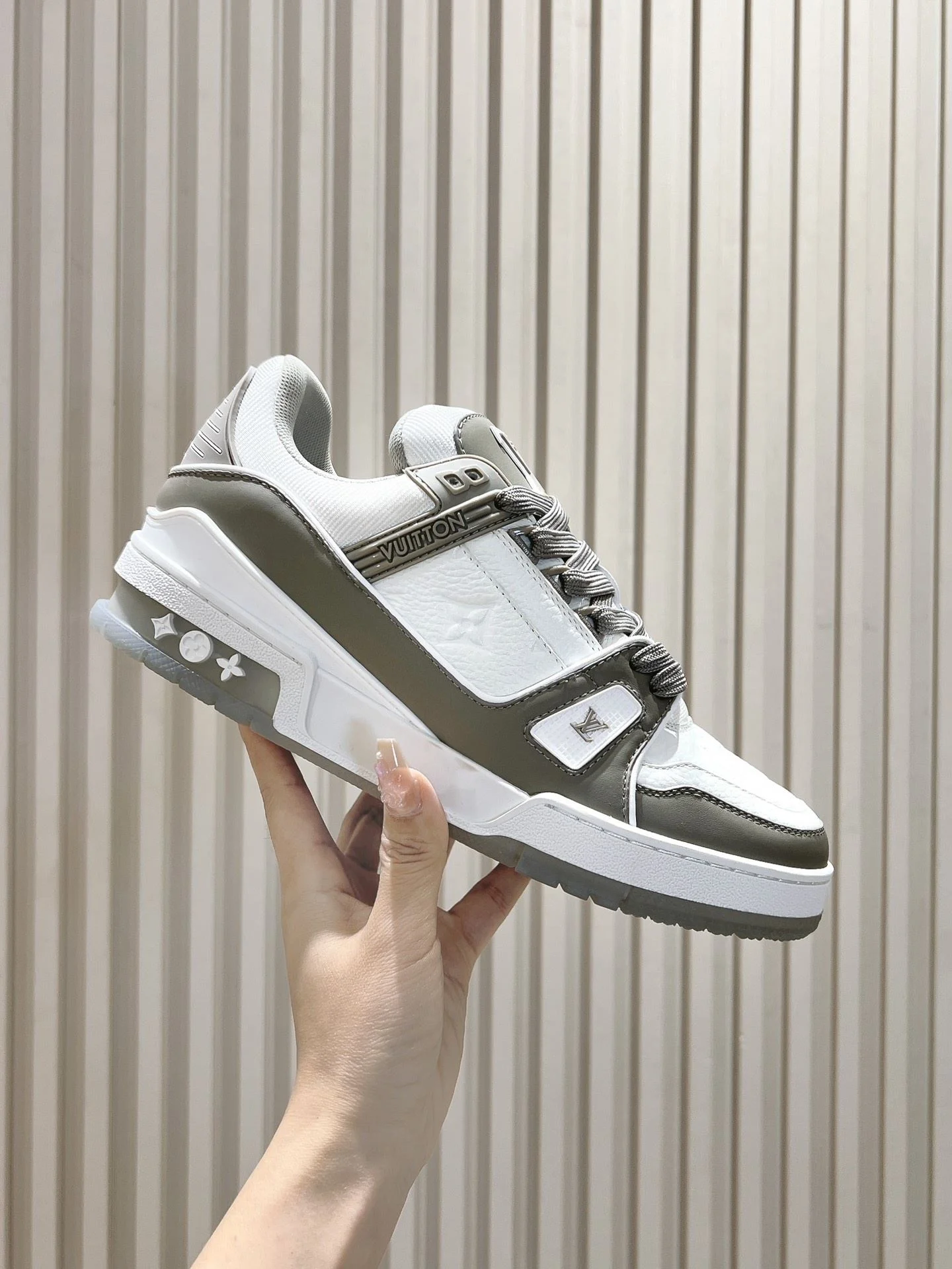 Louis Vuitton Trainer Sneaker Snug 31440