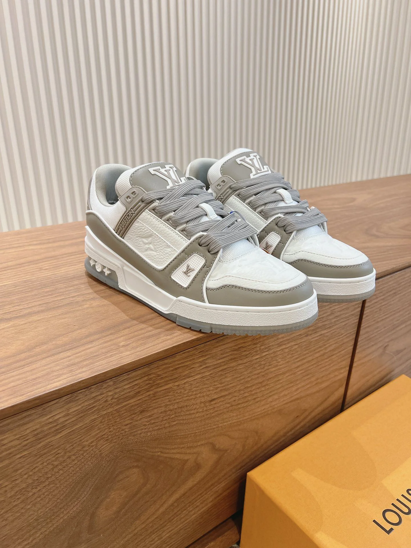 Louis Vuitton Trainer Sneaker Snug 31440