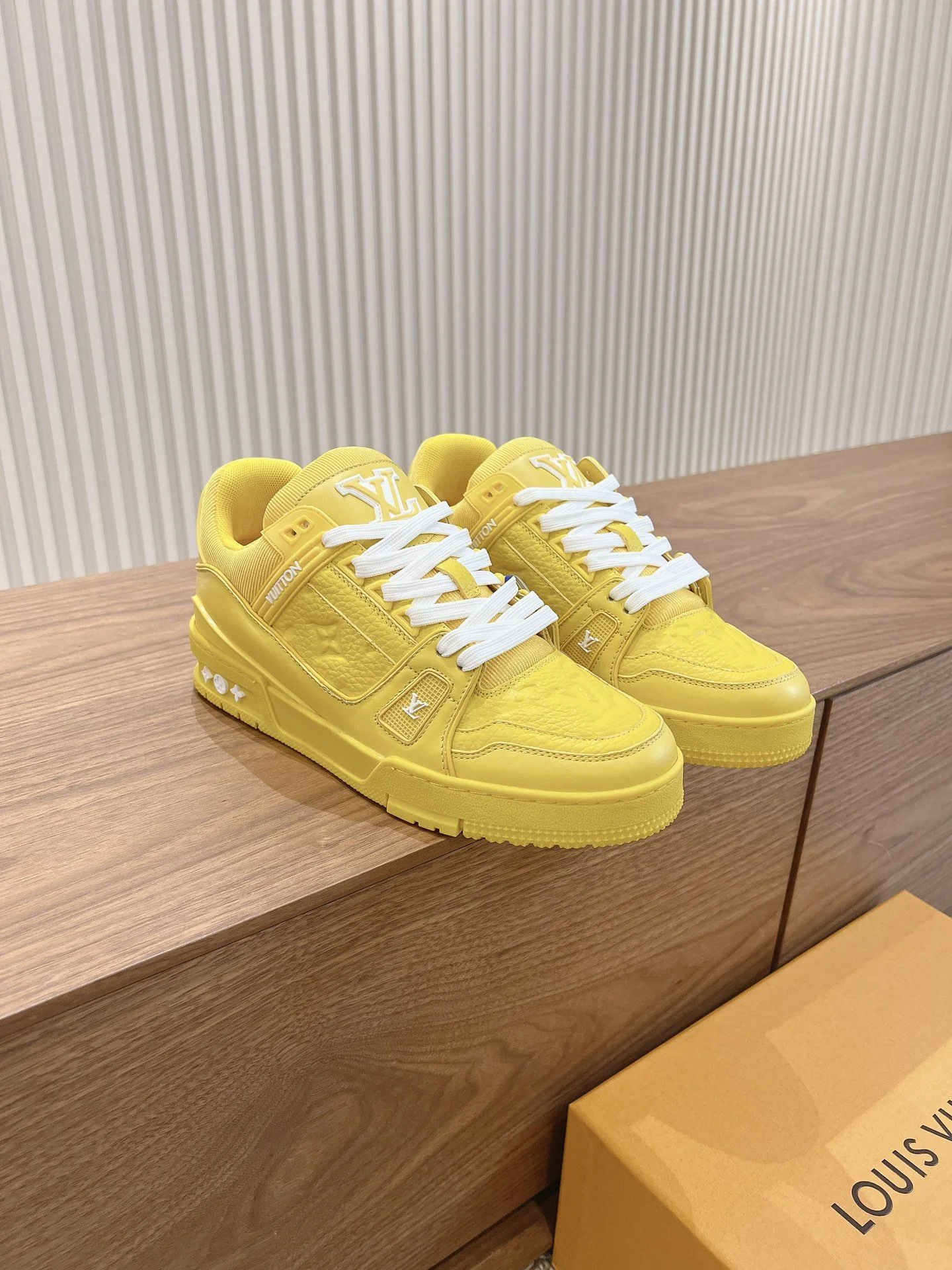 Contemporary Louis Vuitton Trainer Sneaker 31439