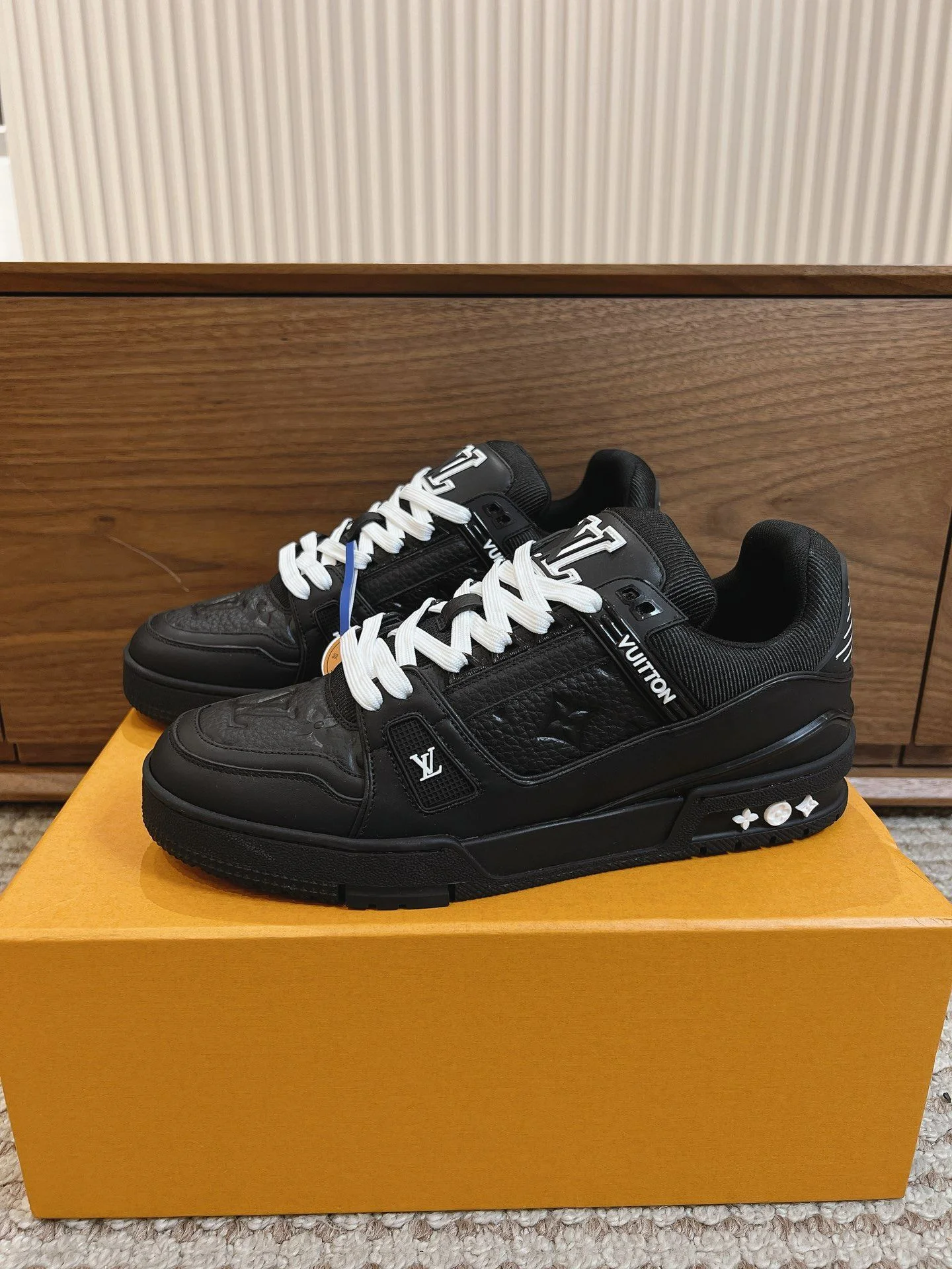 Louis Vuitton Trainer Sneaker Sophisticated 31437