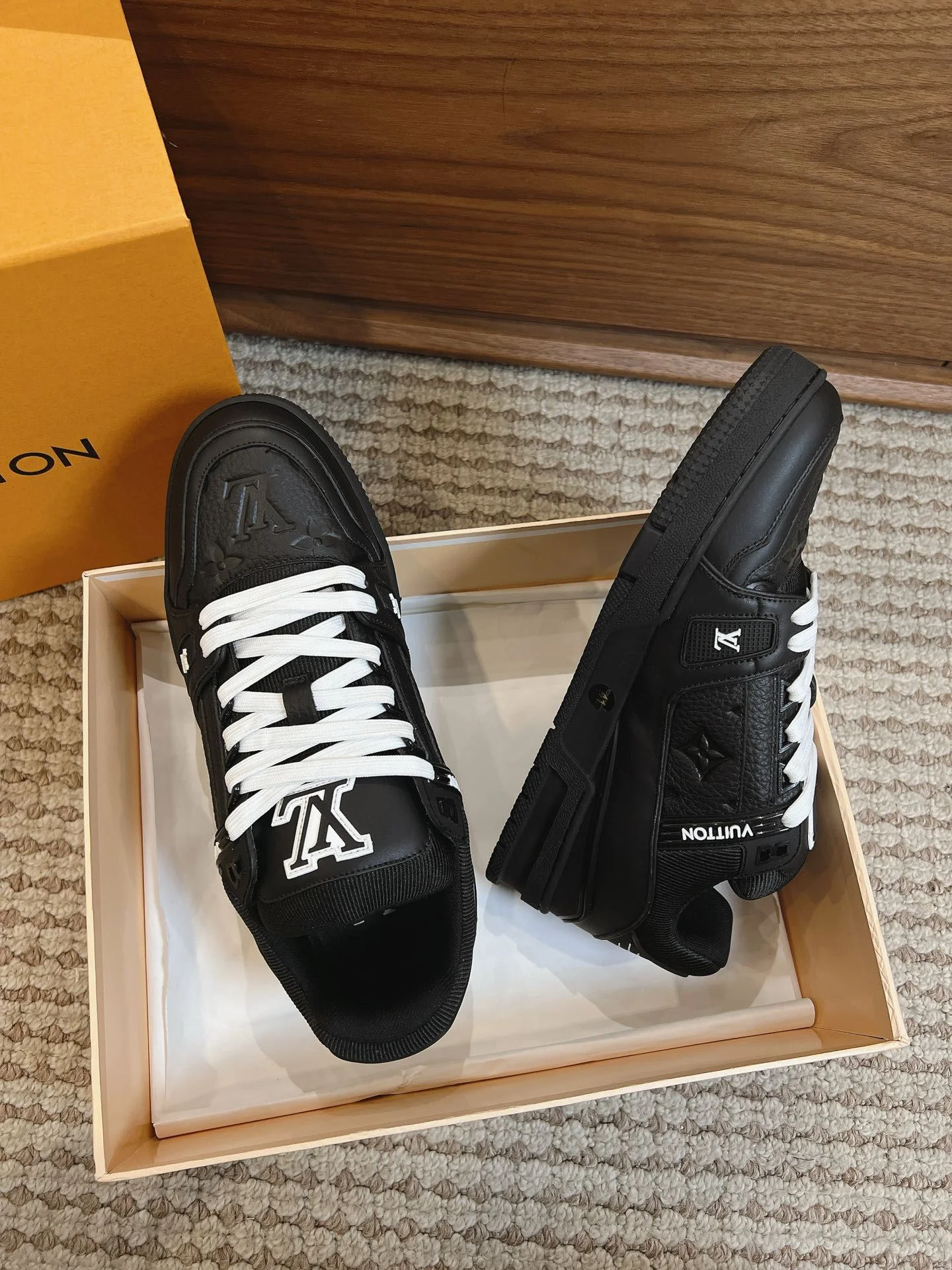 Louis Vuitton Trainer Sneaker Sophisticated 31437