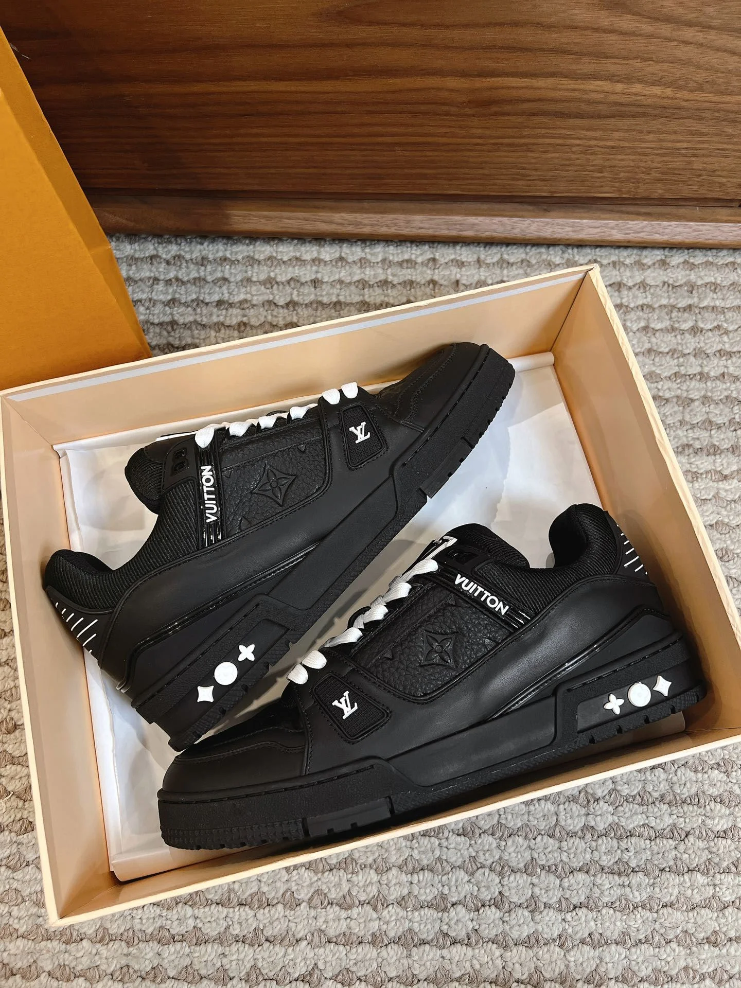 Louis Vuitton Trainer Sneaker Sophisticated 31437