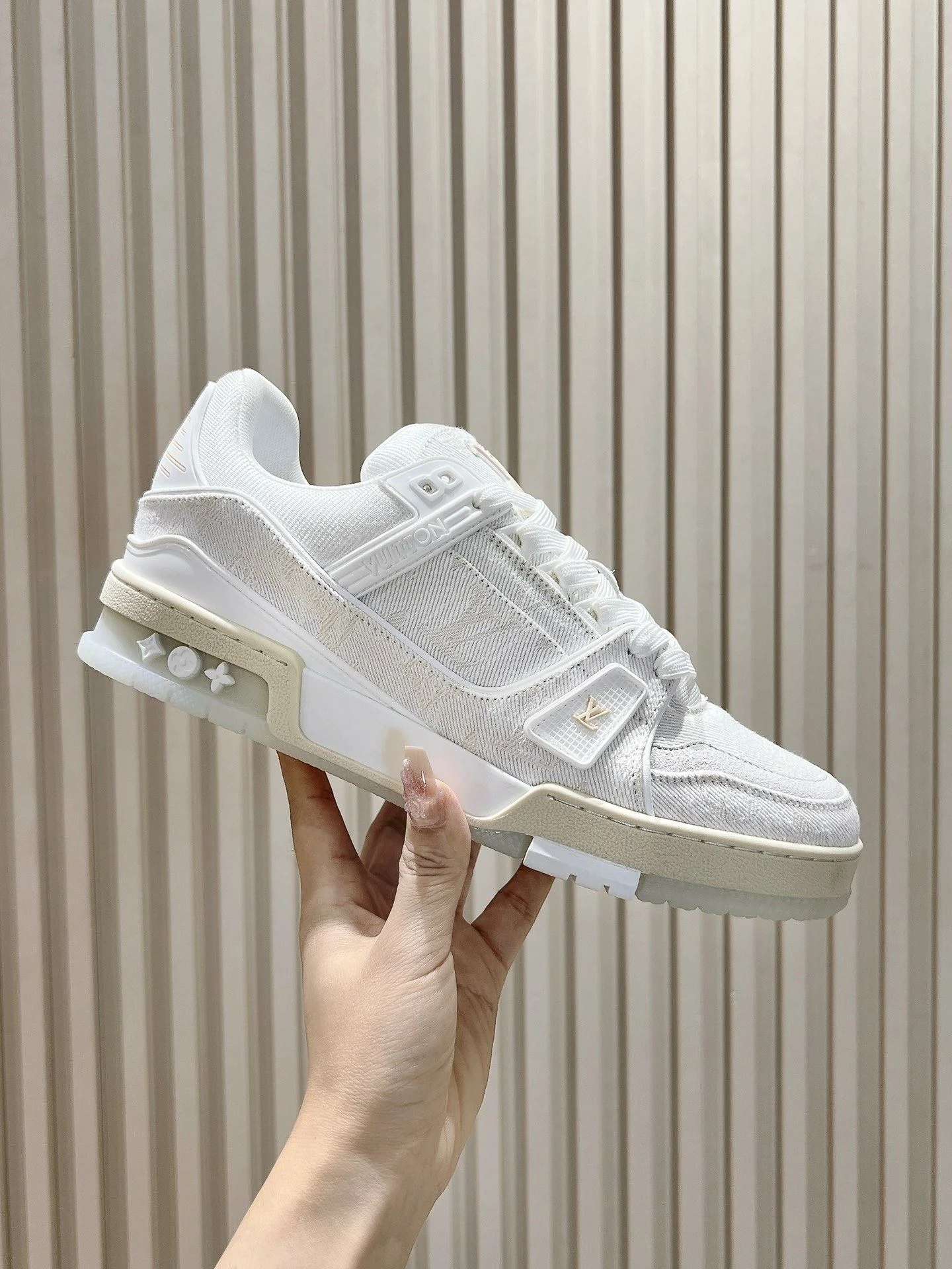 Louis Vuitton Trainer Sneaker Sophisticated 31436