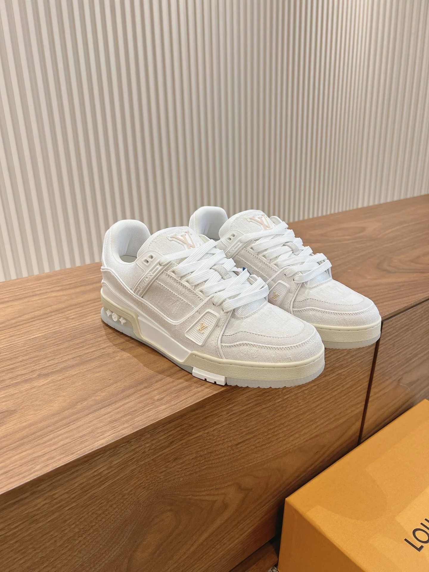 Louis Vuitton Trainer Sneaker Sophisticated 31436