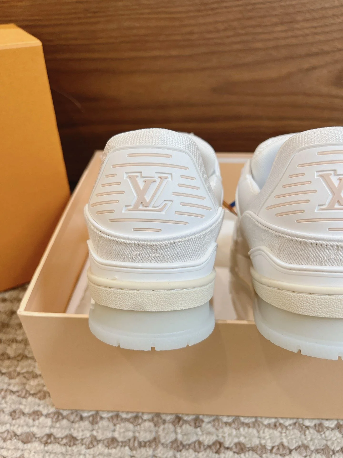 Louis Vuitton Trainer Sneaker Sophisticated 31436