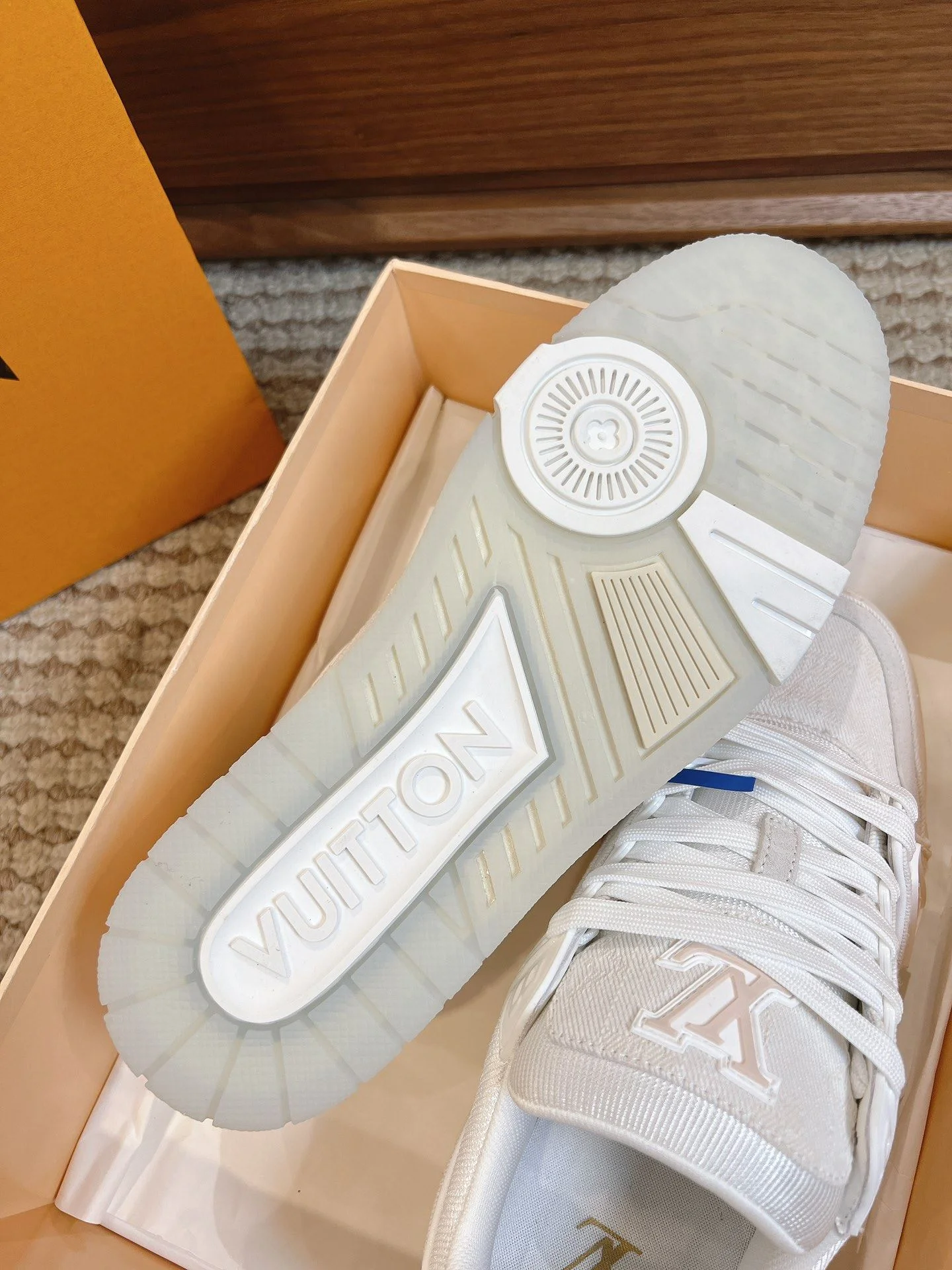 Louis Vuitton Trainer Sneaker Sophisticated 31436