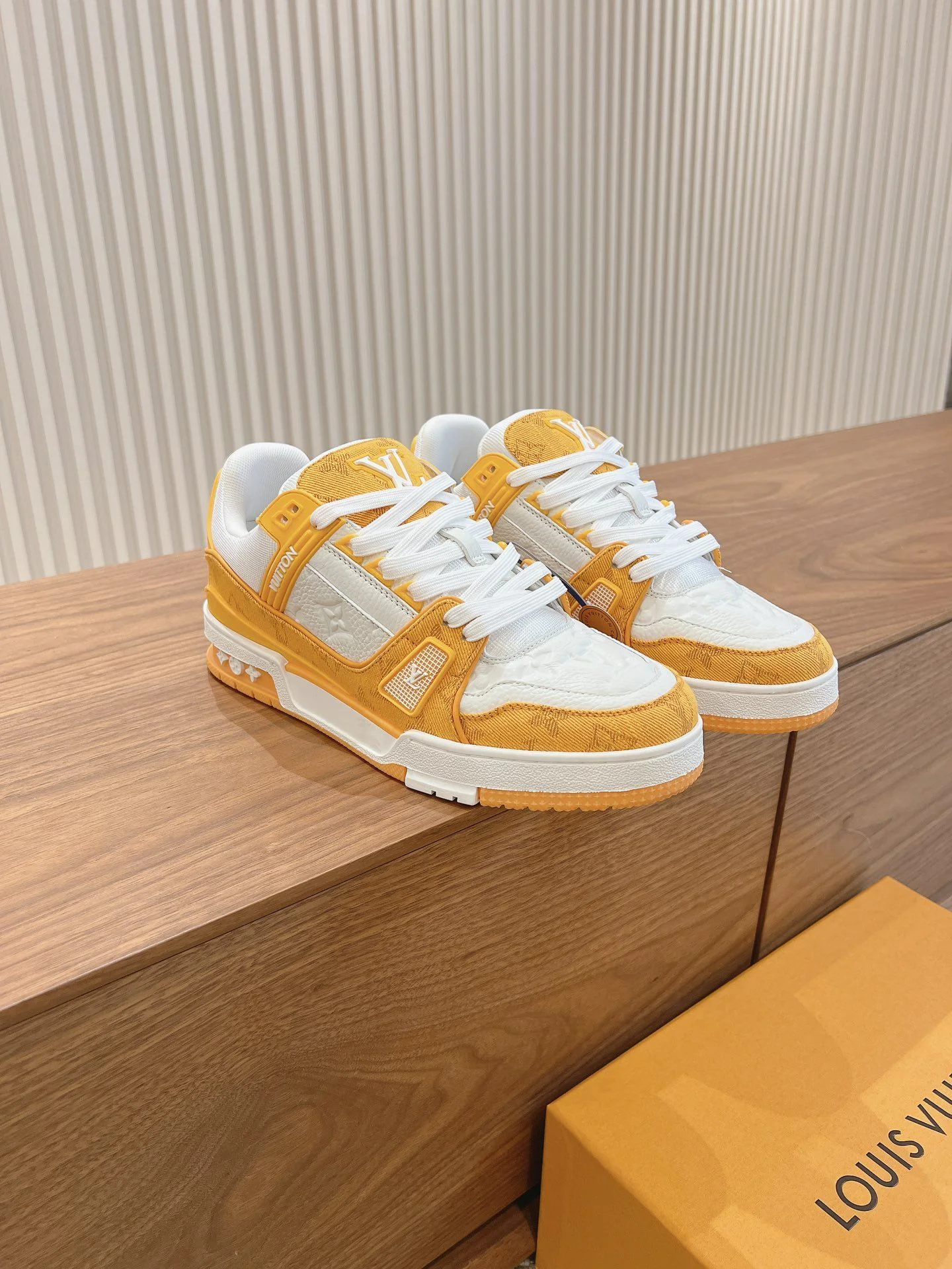 Louis Vuitton Trainer Sneaker Supportive 31419